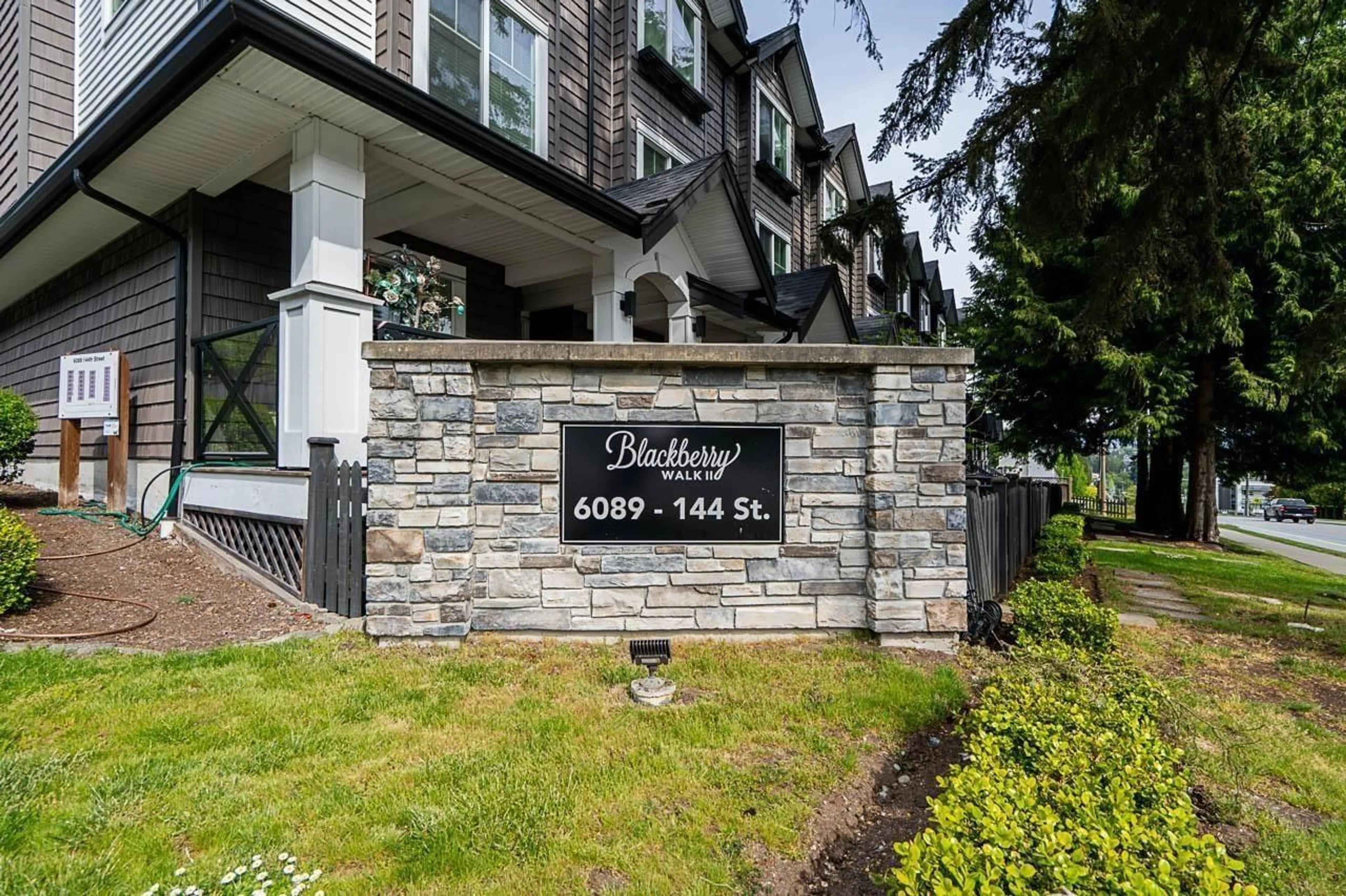Indoor entryway for 12 - 6089 144, Surrey British Columbia V3X1A4
