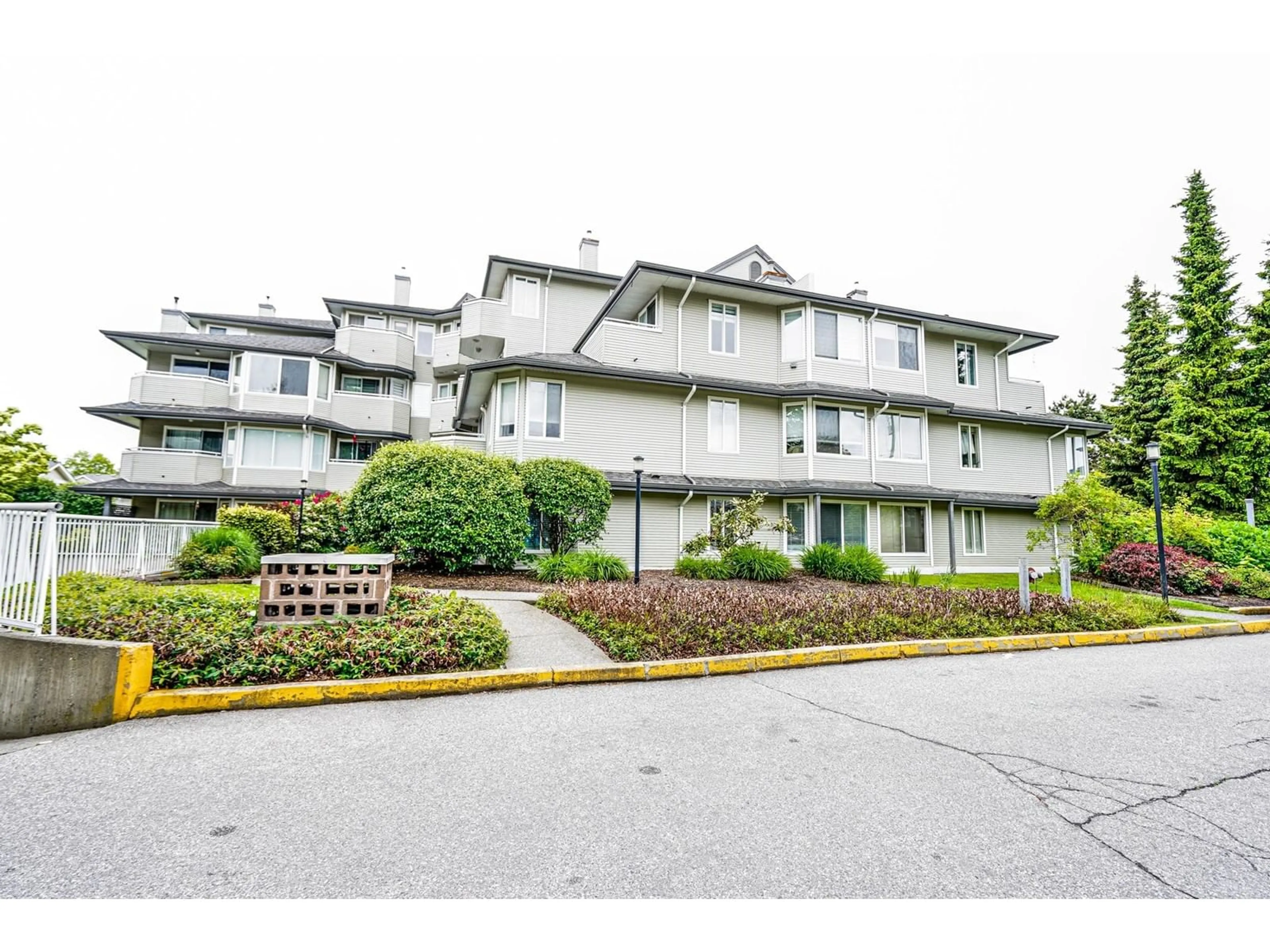 Patio, unknown for 207 - 12130 80, Surrey British Columbia V3W0V2