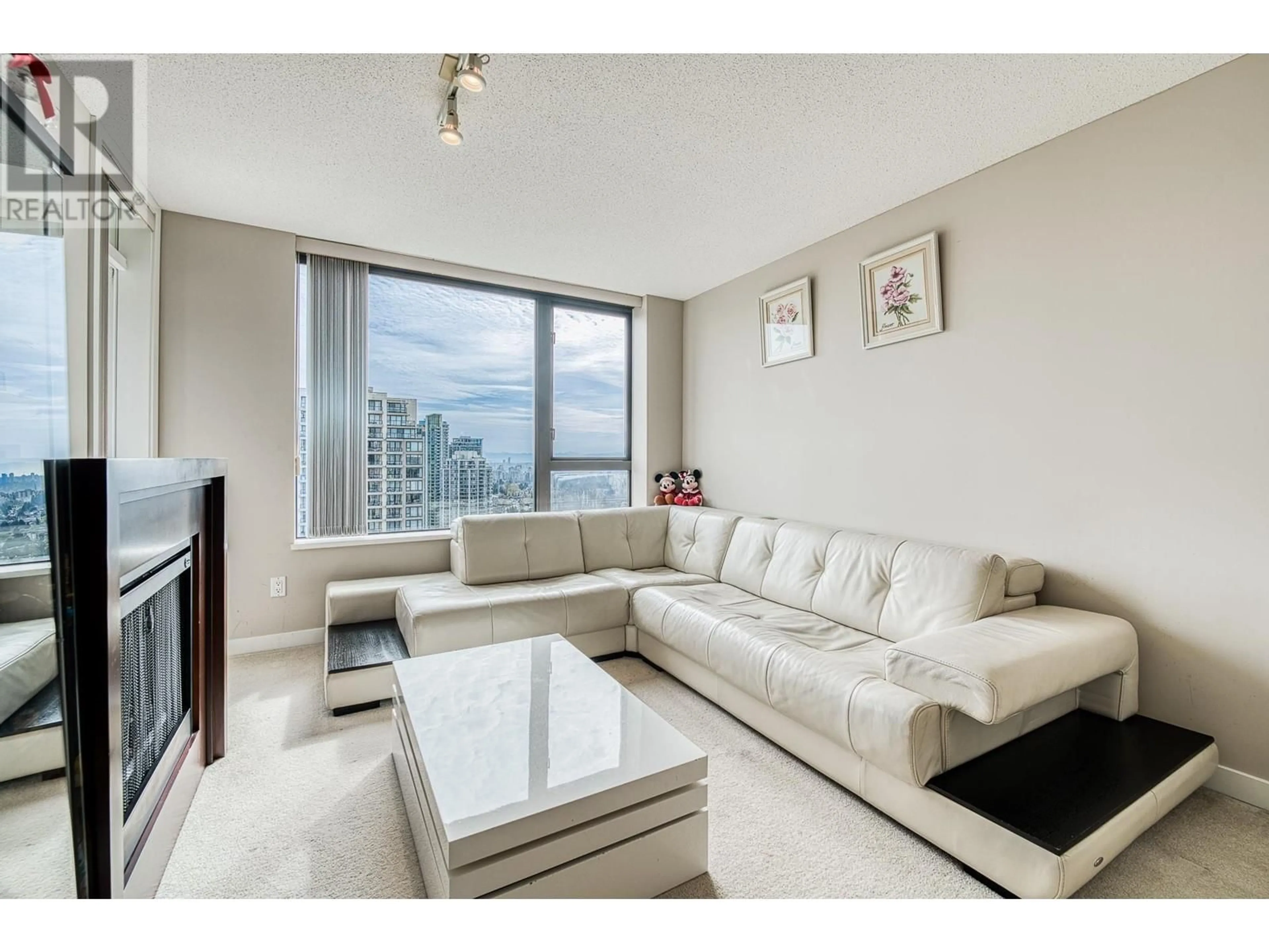 Living room with furniture, unknown for 2701 - 7088 SALISBURY AVENUE, Burnaby British Columbia V5E0A4