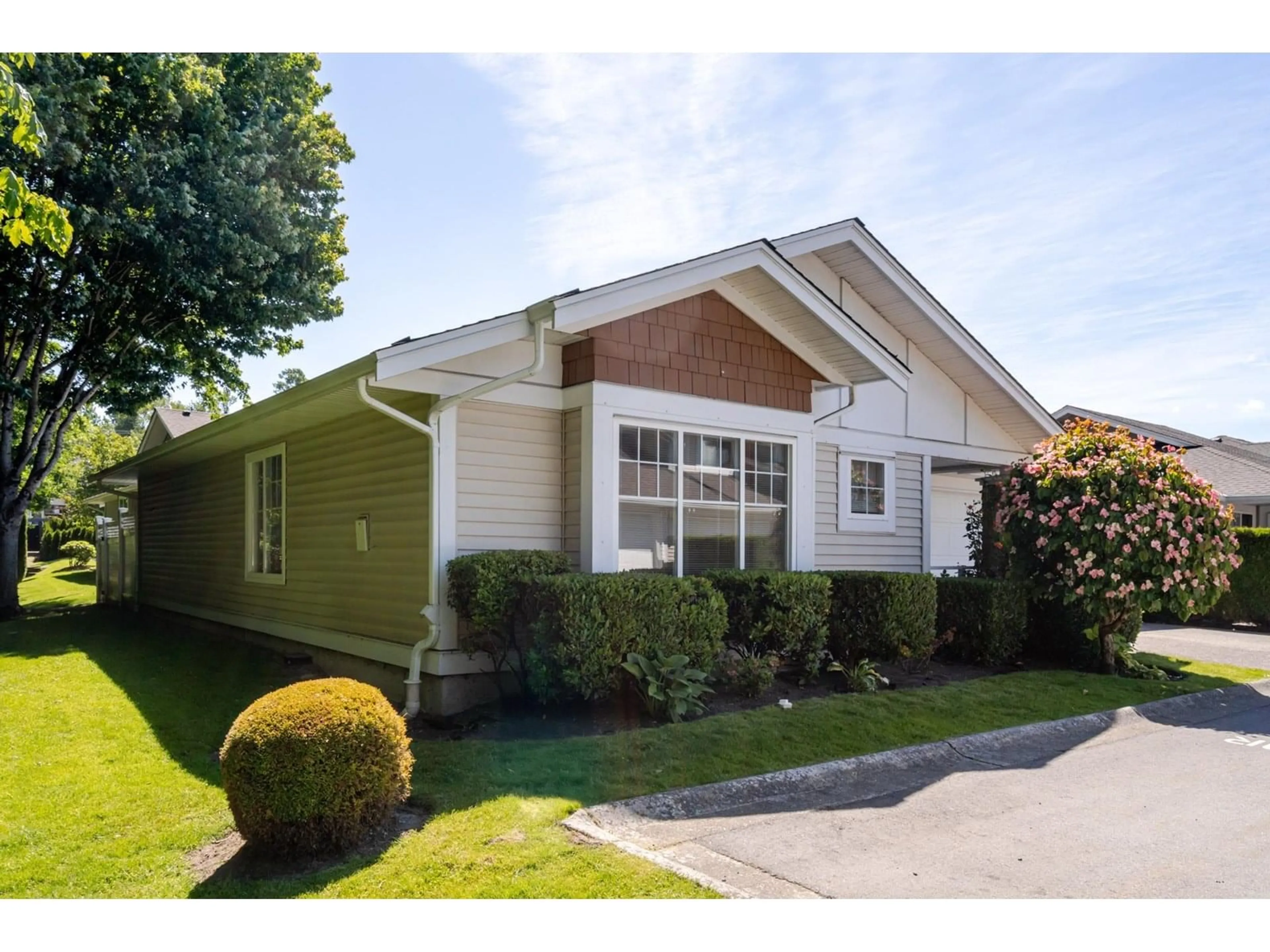 Home with vinyl exterior material, street for 54 - 6885 184, Surrey British Columbia V3S9G1