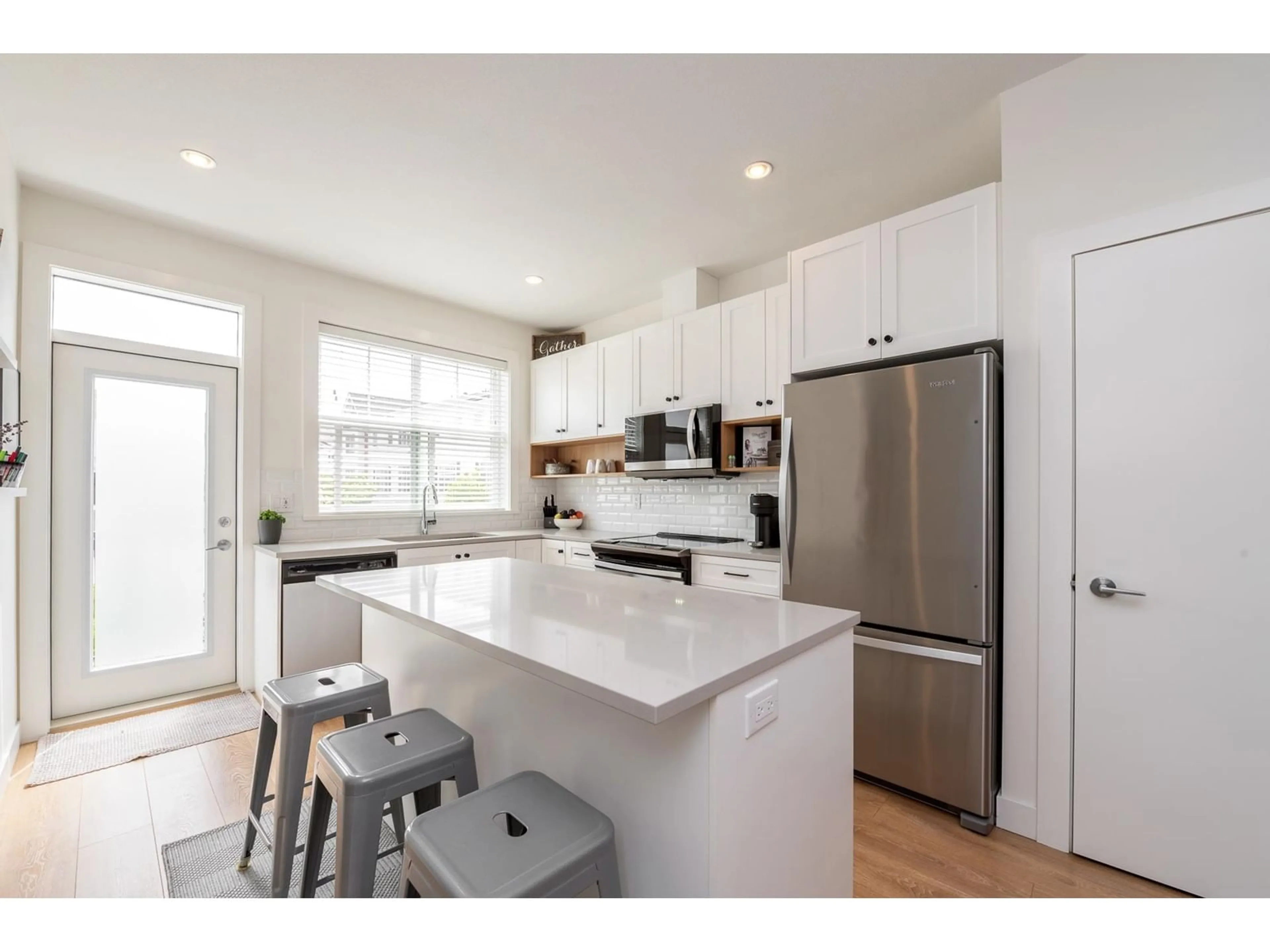 Open concept kitchen, unknown for 106 - 27735 ROUNDHOUSE, Abbotsford British Columbia V4X0B9