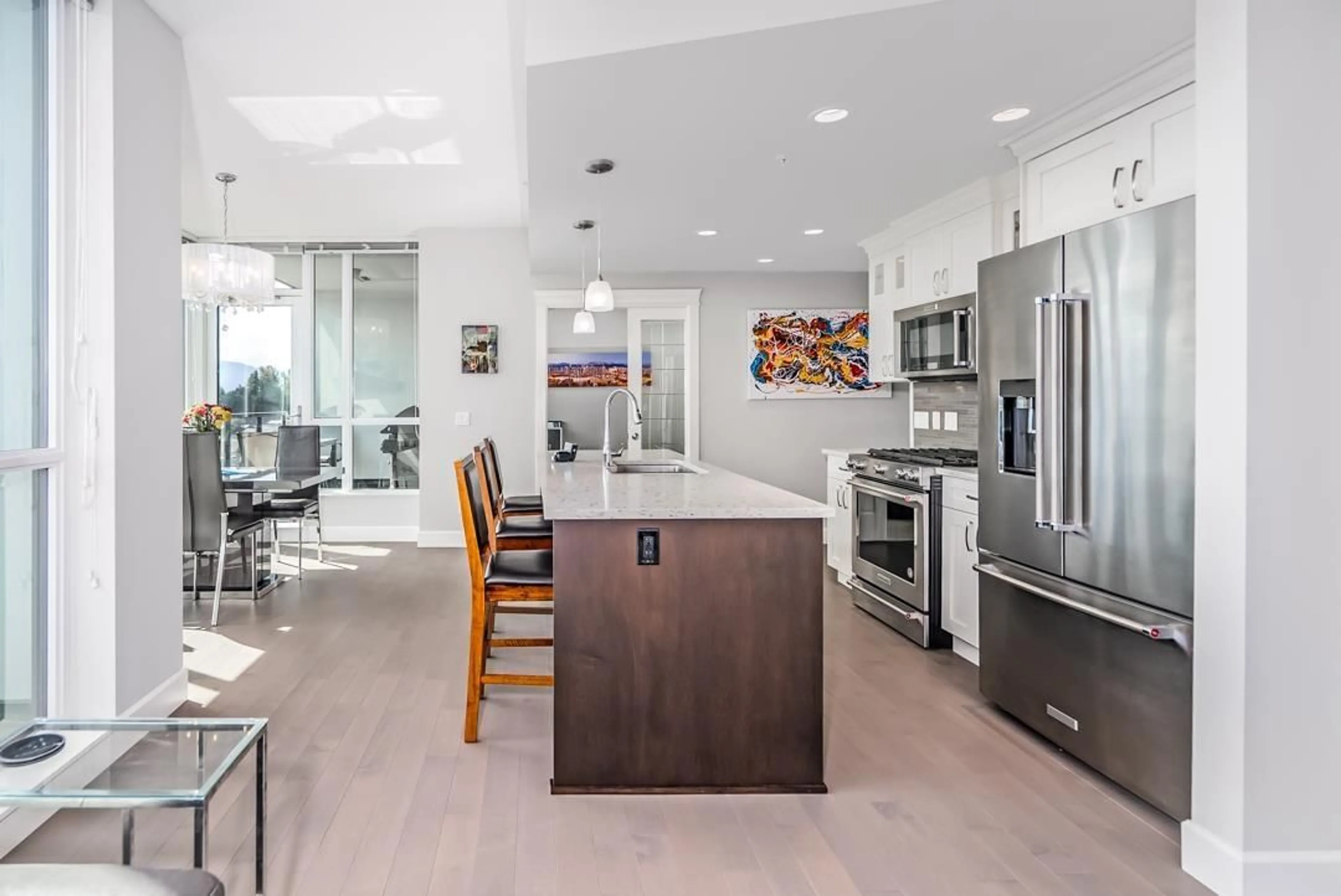 Contemporary kitchen, ceramic/tile floor for 404 - 2180 GLADWIN, Abbotsford British Columbia V2S0H4