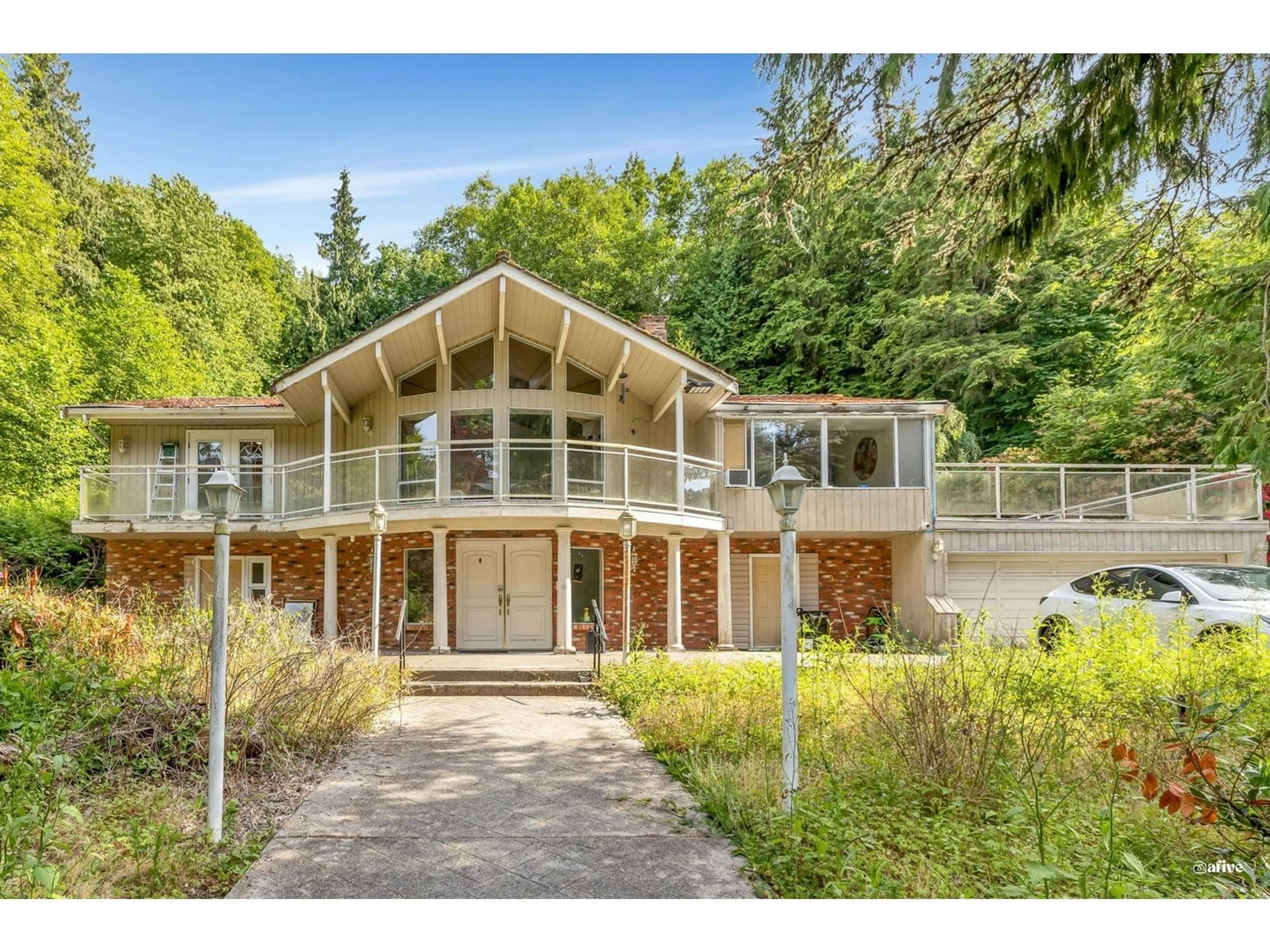 Home with vinyl exterior material, unknown for 13838 CRESCENT, Surrey British Columbia V4P1K8