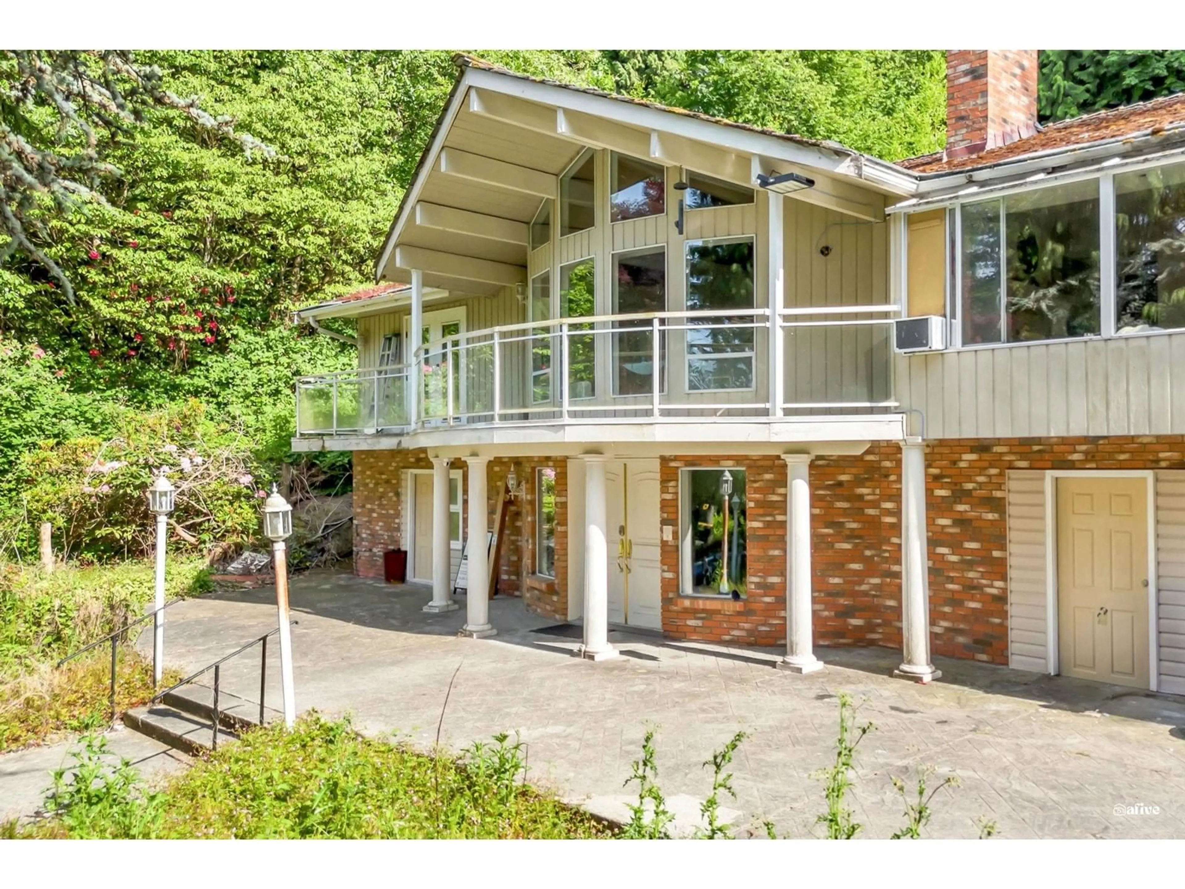Unknown for 13838 CRESCENT, Surrey British Columbia V4P1K8
