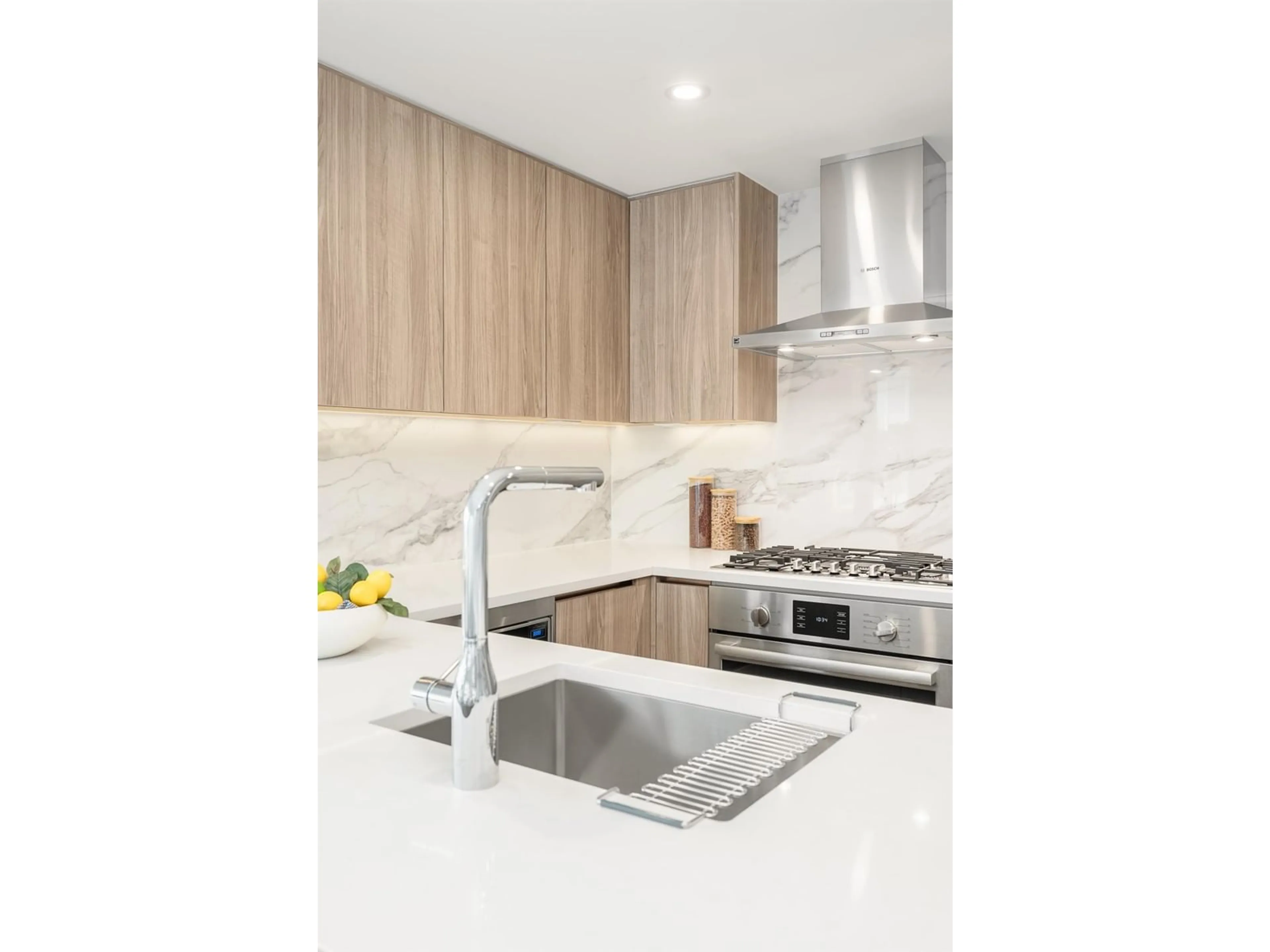Contemporary kitchen, unknown for 3702 - 13768 100, Surrey British Columbia V3T5X7