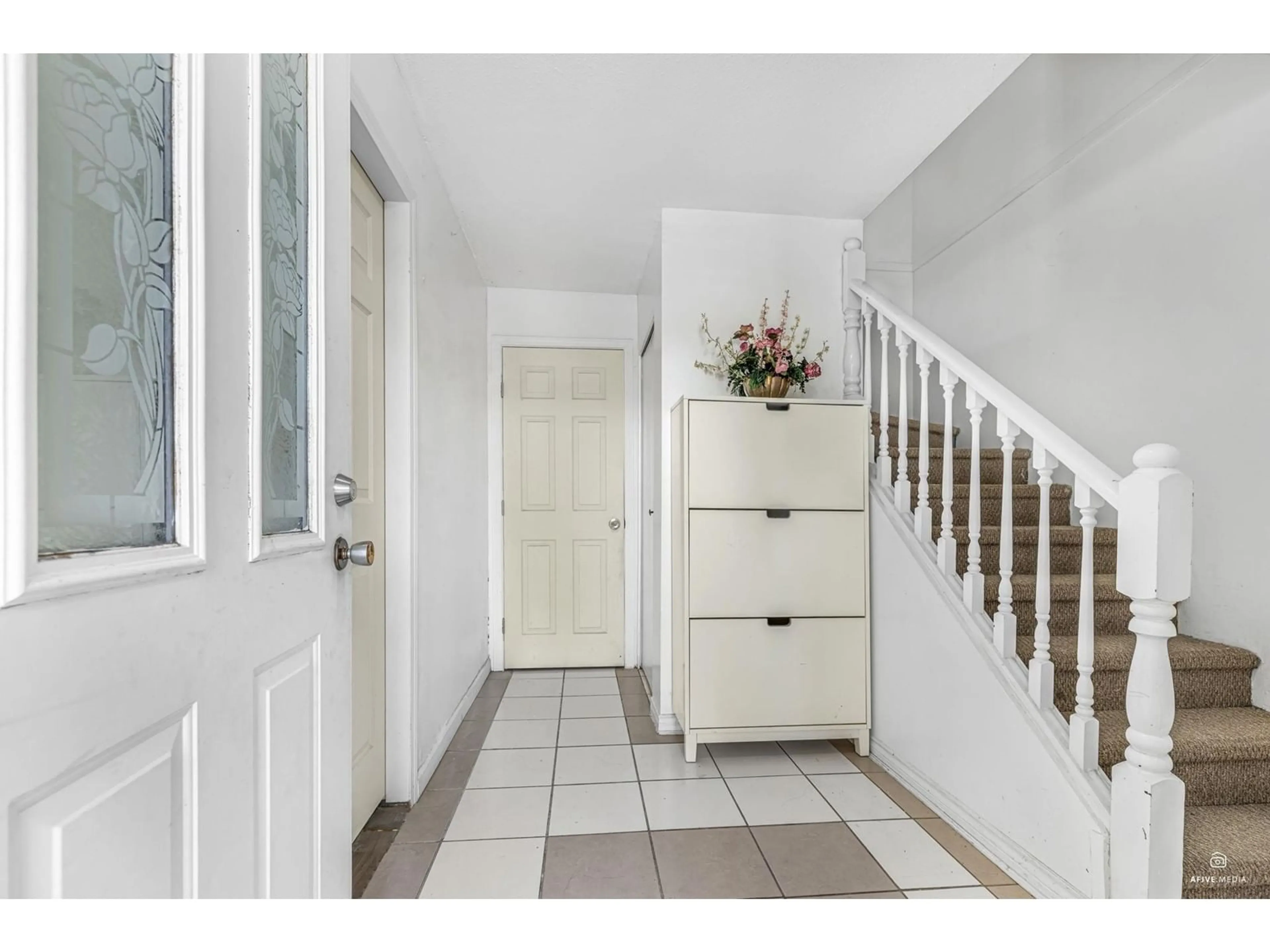Indoor entryway for 216 DAVIS, Langley British Columbia V4W3K7