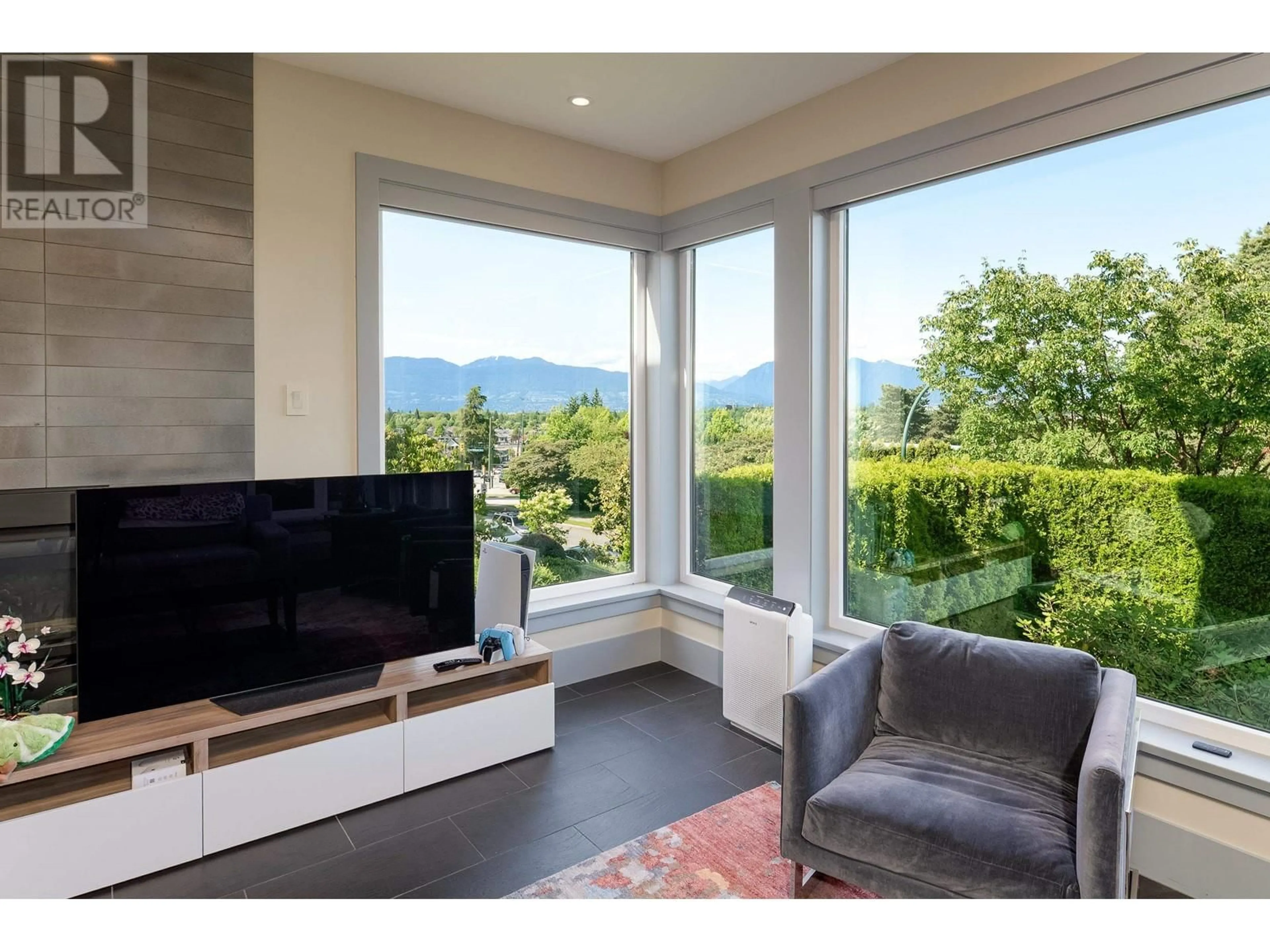 Living room with furniture, unknown for 4371 PUGET DRIVE, Vancouver British Columbia V6L2V7