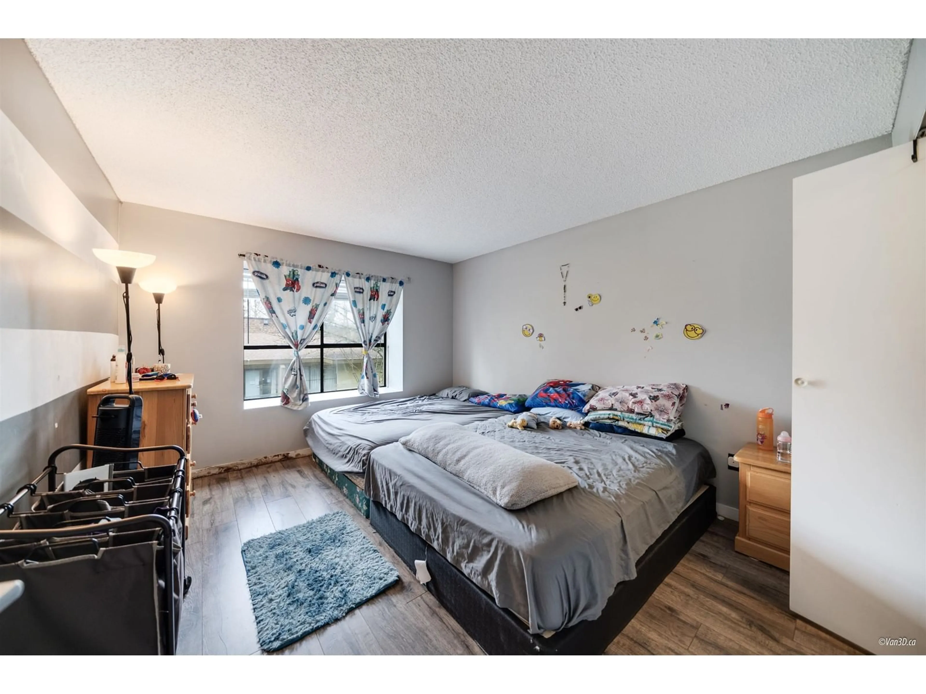 A pic of a room for 201 - 14925 100, Surrey British Columbia V3R1J6
