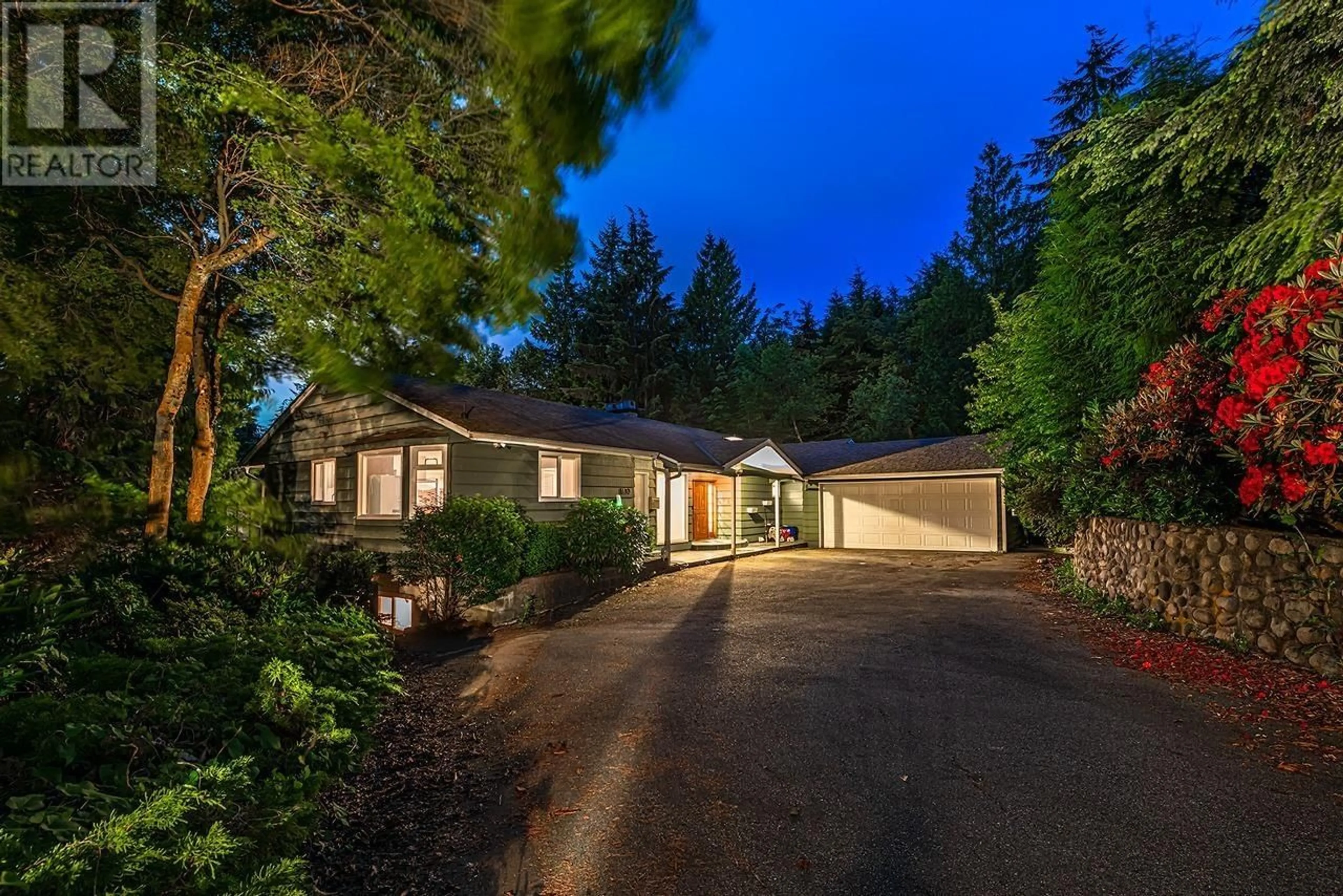 A pic from outside/outdoor area/front of a property/back of a property/a pic from drone, street for 1130 GROVELAND COURT, West Vancouver British Columbia V7S1Z6