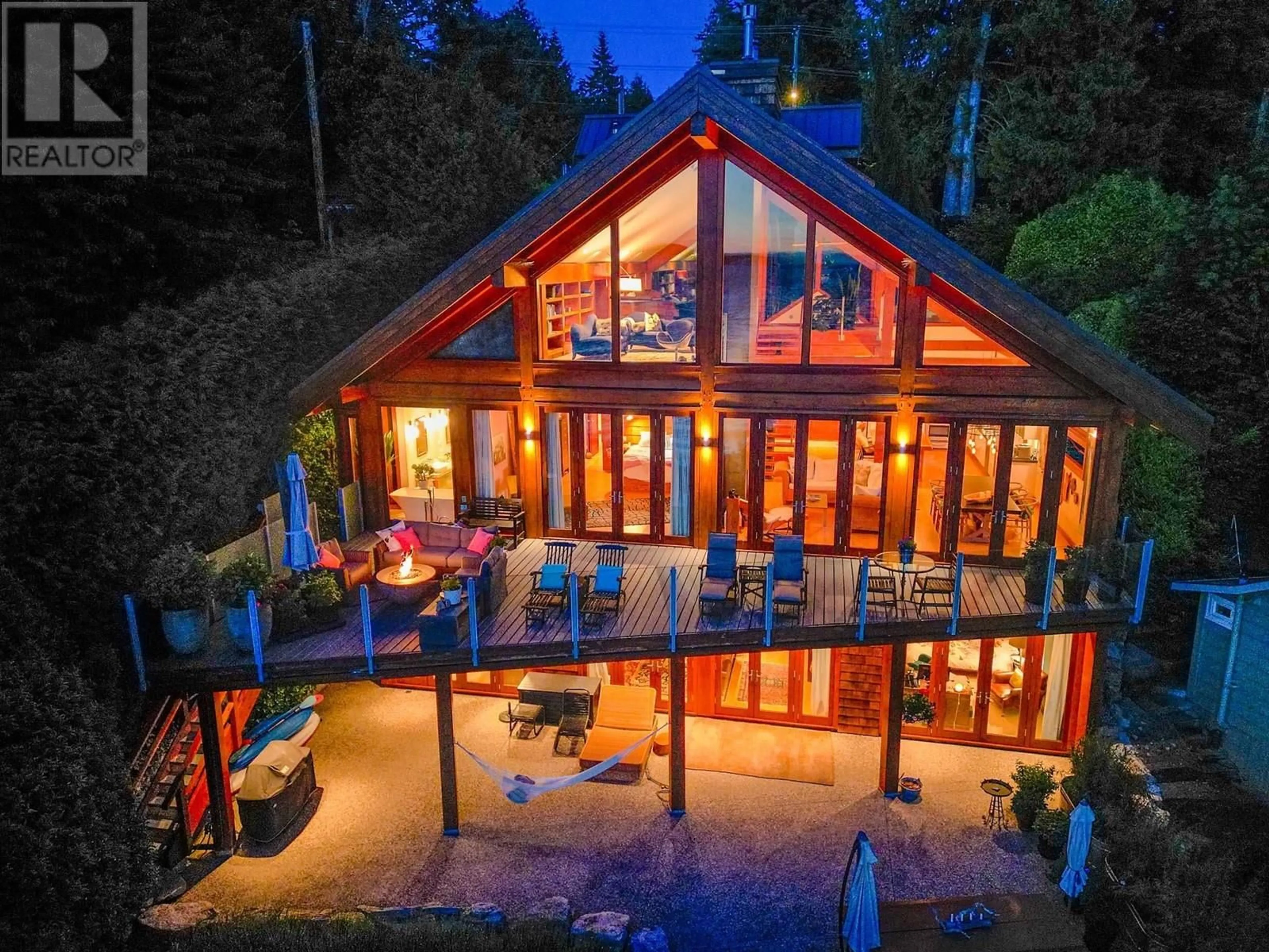 A pic from outside/outdoor area/front of a property/back of a property/a pic from drone, water/lake/river/ocean view for 4865 SUNSHINE COAST HIGHWAY, Sechelt British Columbia V7Z0B6