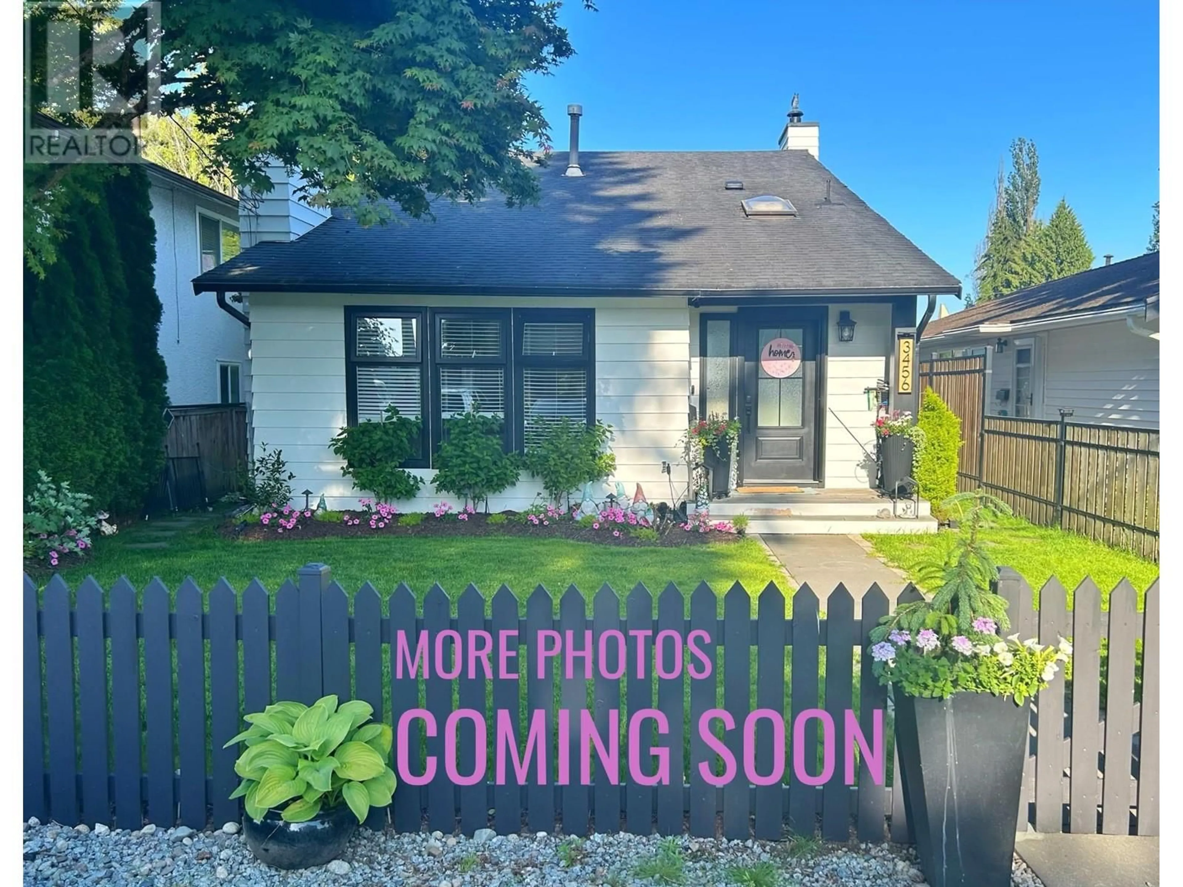 A pic from outside/outdoor area/front of a property/back of a property/a pic from drone, street for 3456 VINCENT STREET, Port Coquitlam British Columbia V3B3T7