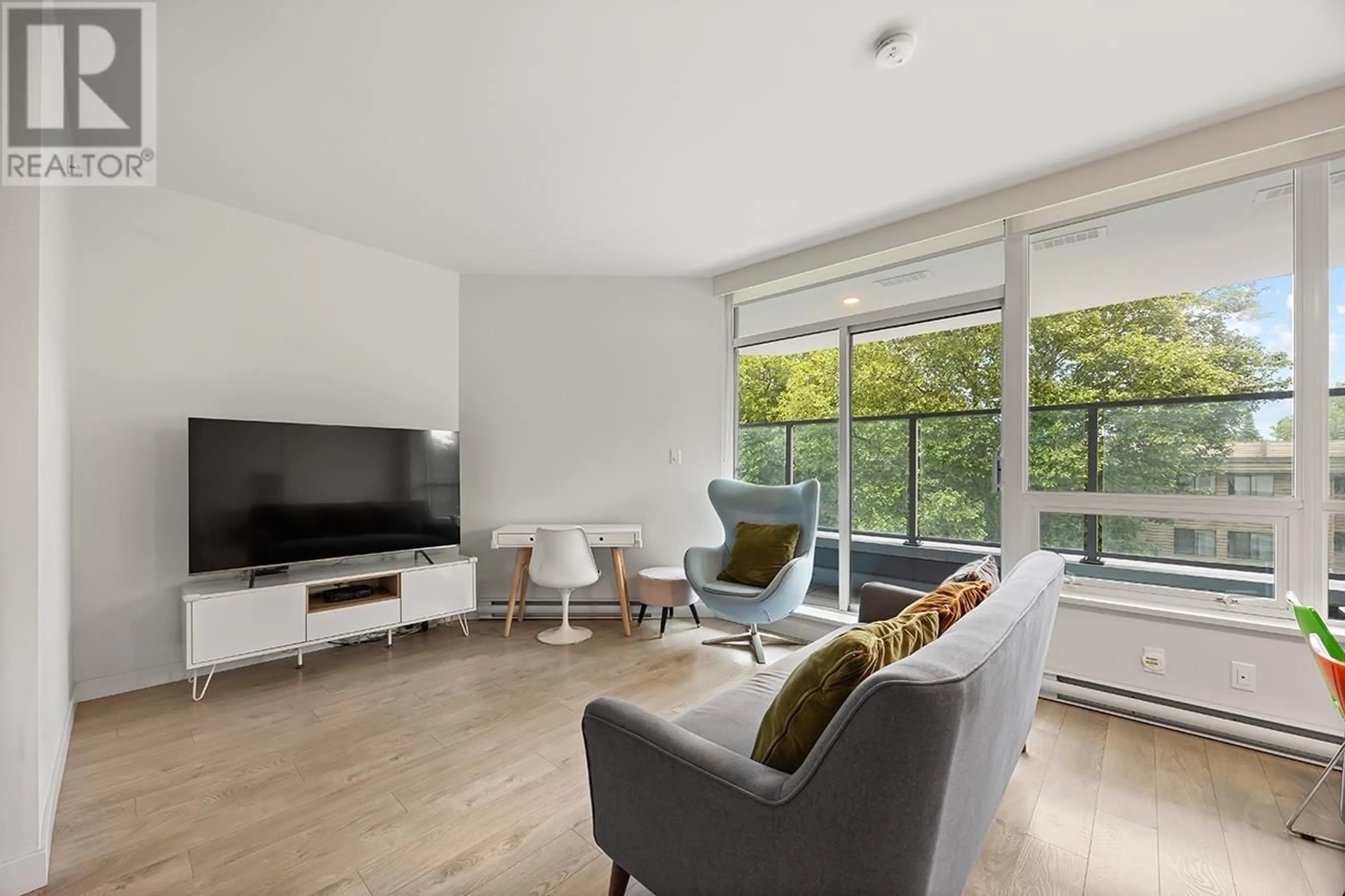 Living room with furniture, unknown for 520 - 5599 COONEY ROAD, Richmond British Columbia V6X0N8
