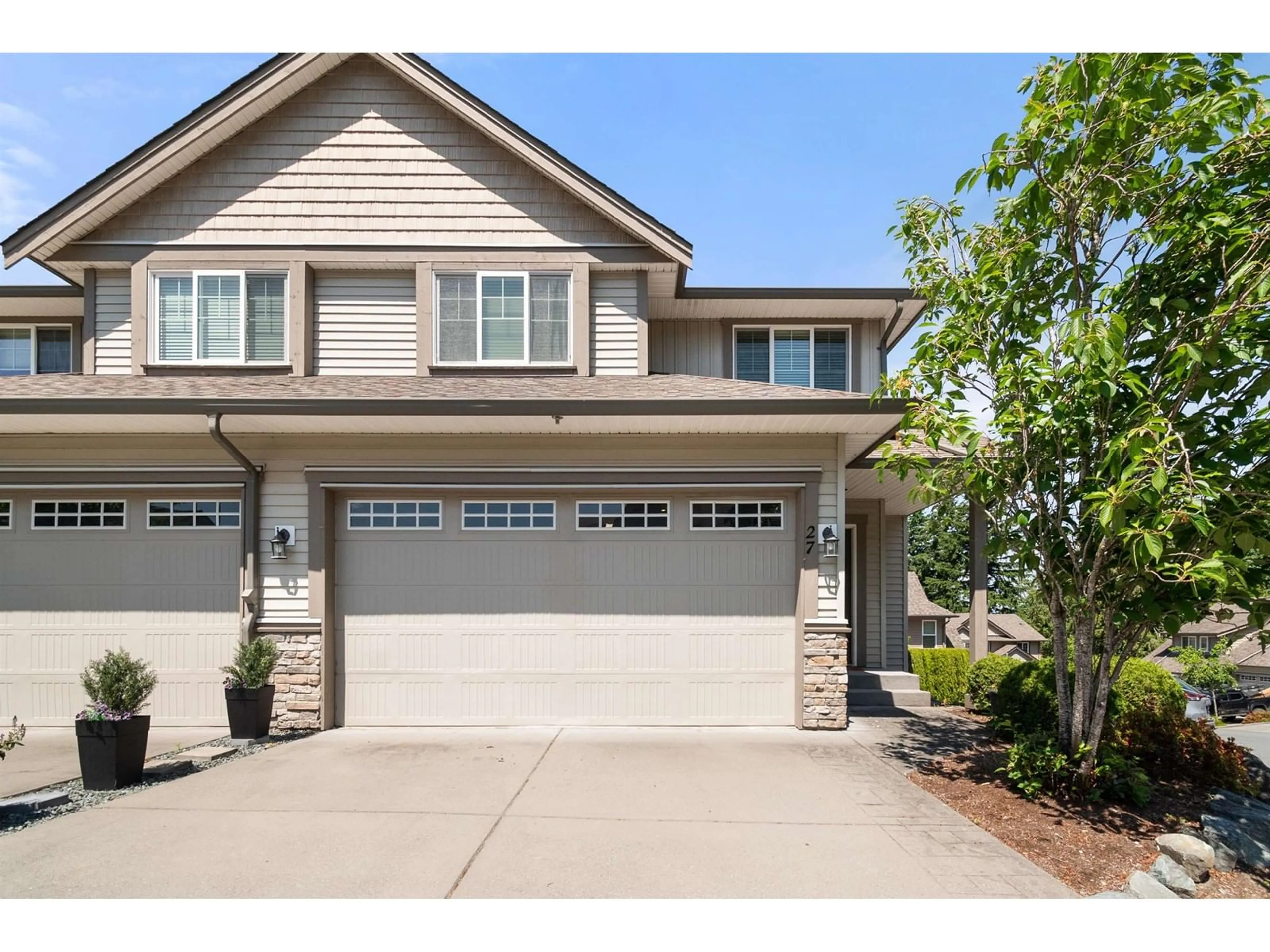 Home with vinyl exterior material, street for 27 - 46791 HUDSON ROAD, Chilliwack British Columbia V2R0L5