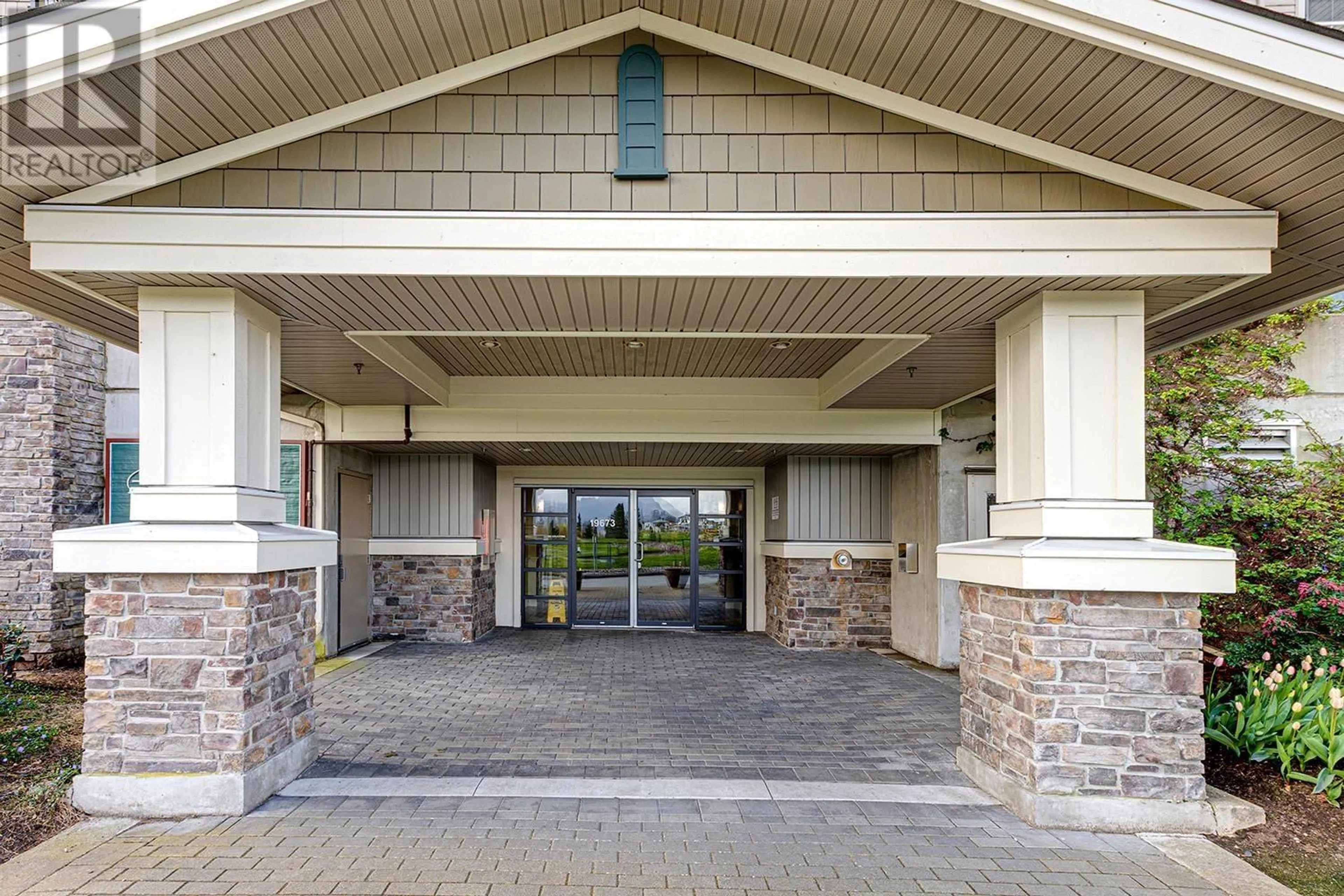 Indoor foyer for 405 - 19673 MEADOW GARDENS WAY, Pitt Meadows British Columbia V3Y0A1