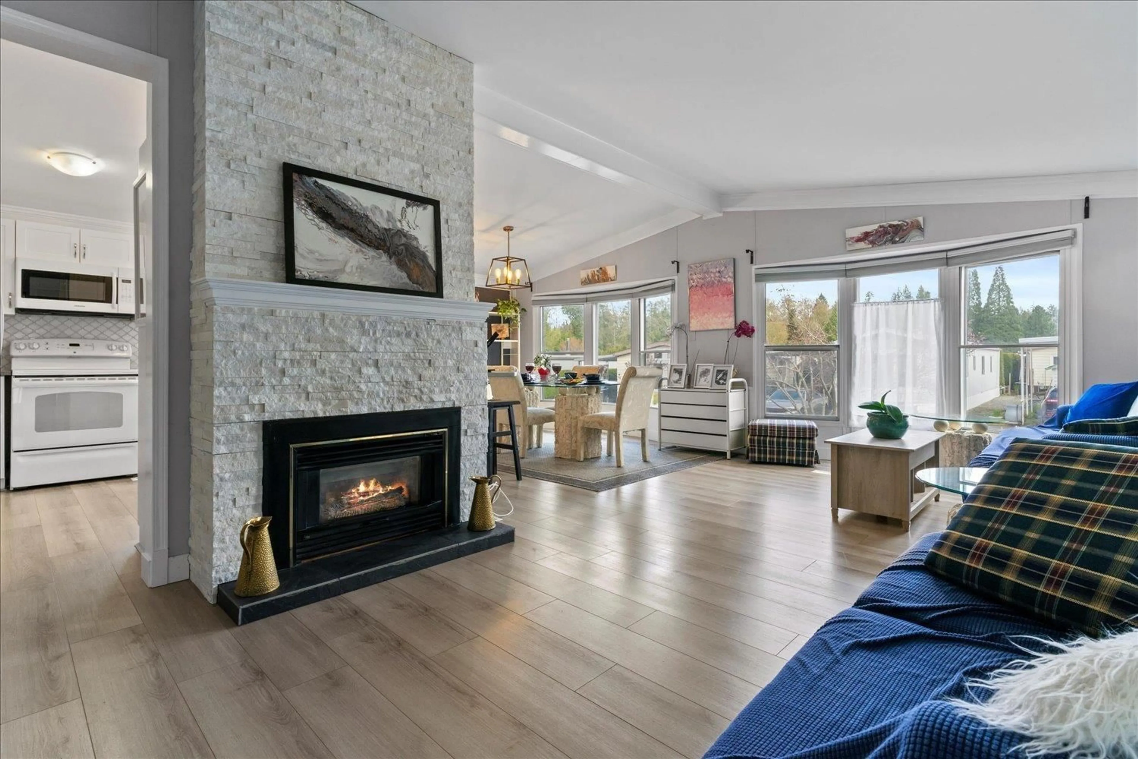 Living room with furniture, unknown for 32 - 2315 198, Langley British Columbia V2Z1Z1