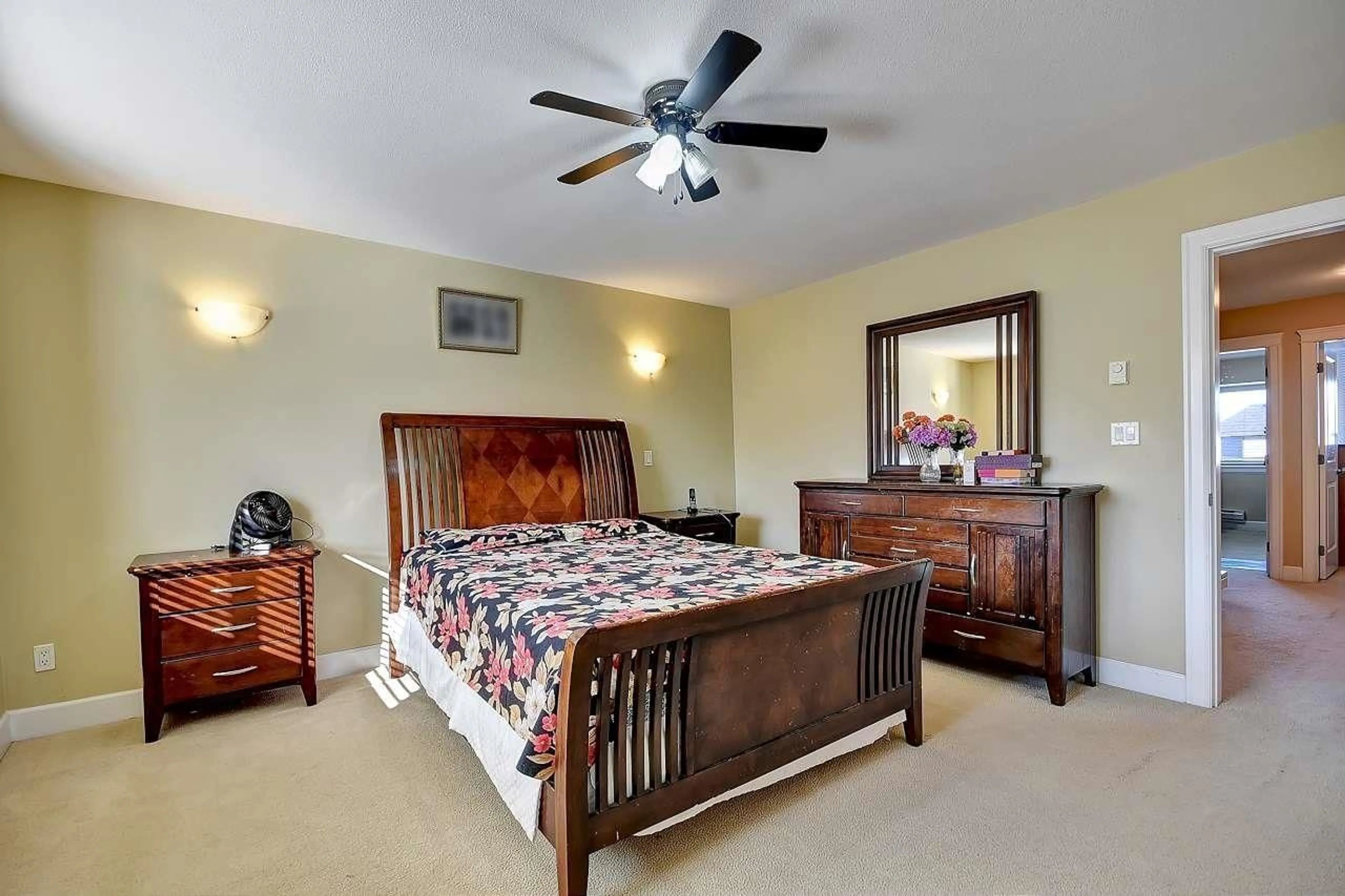 Bedroom with bed, unknown for 6628 121, Surrey British Columbia V3W1W3