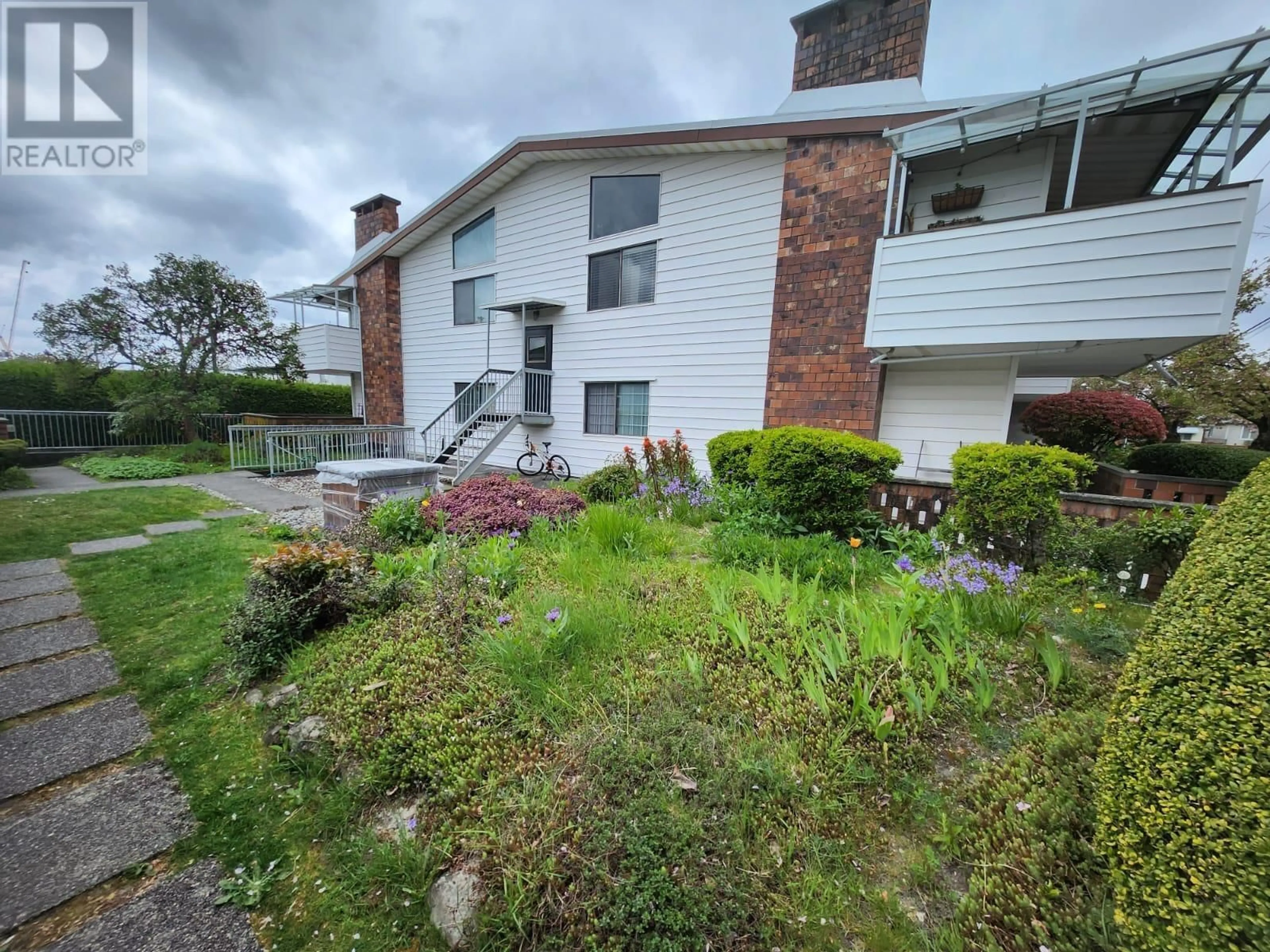 A pic from outside/outdoor area/front of a property/back of a property/a pic from drone, unknown for 106 - 6904 FRASER STREET, Vancouver British Columbia V5X3V2