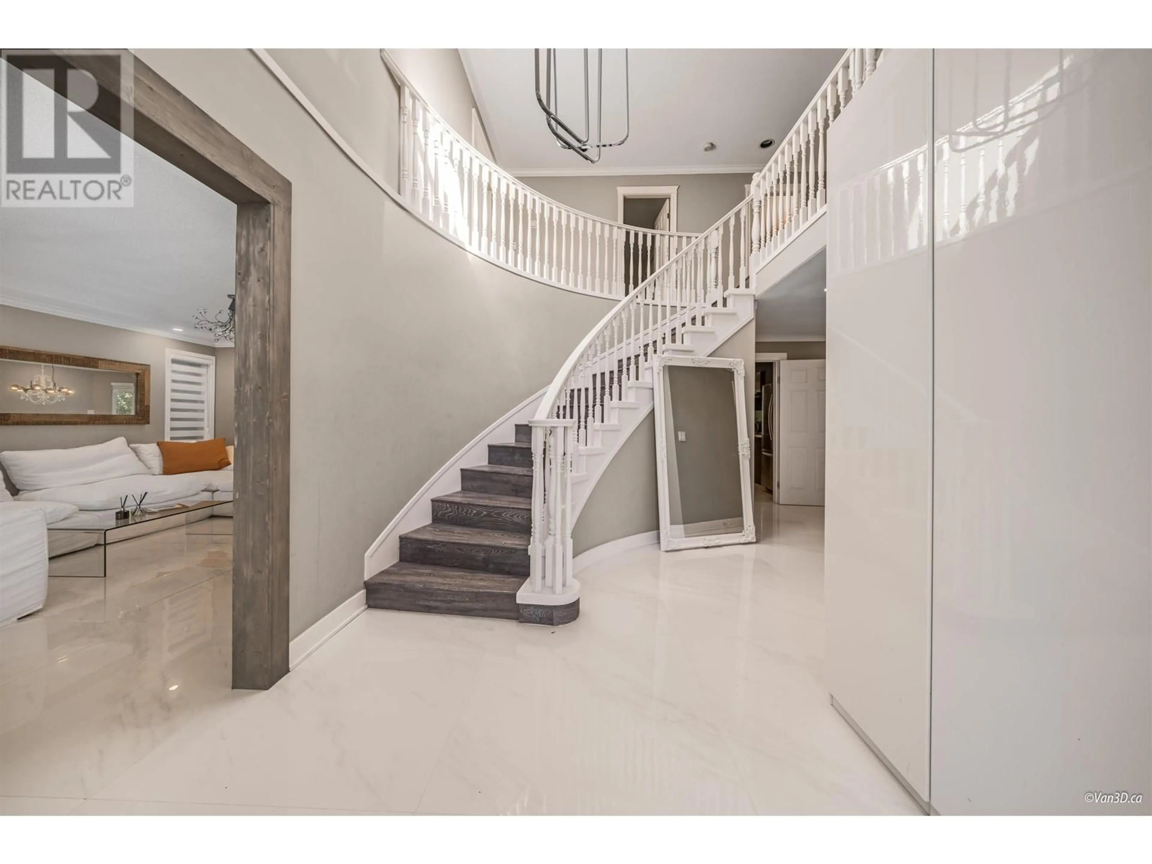 Indoor foyer for 4000 FISHER DRIVE, Richmond British Columbia V6X3S4