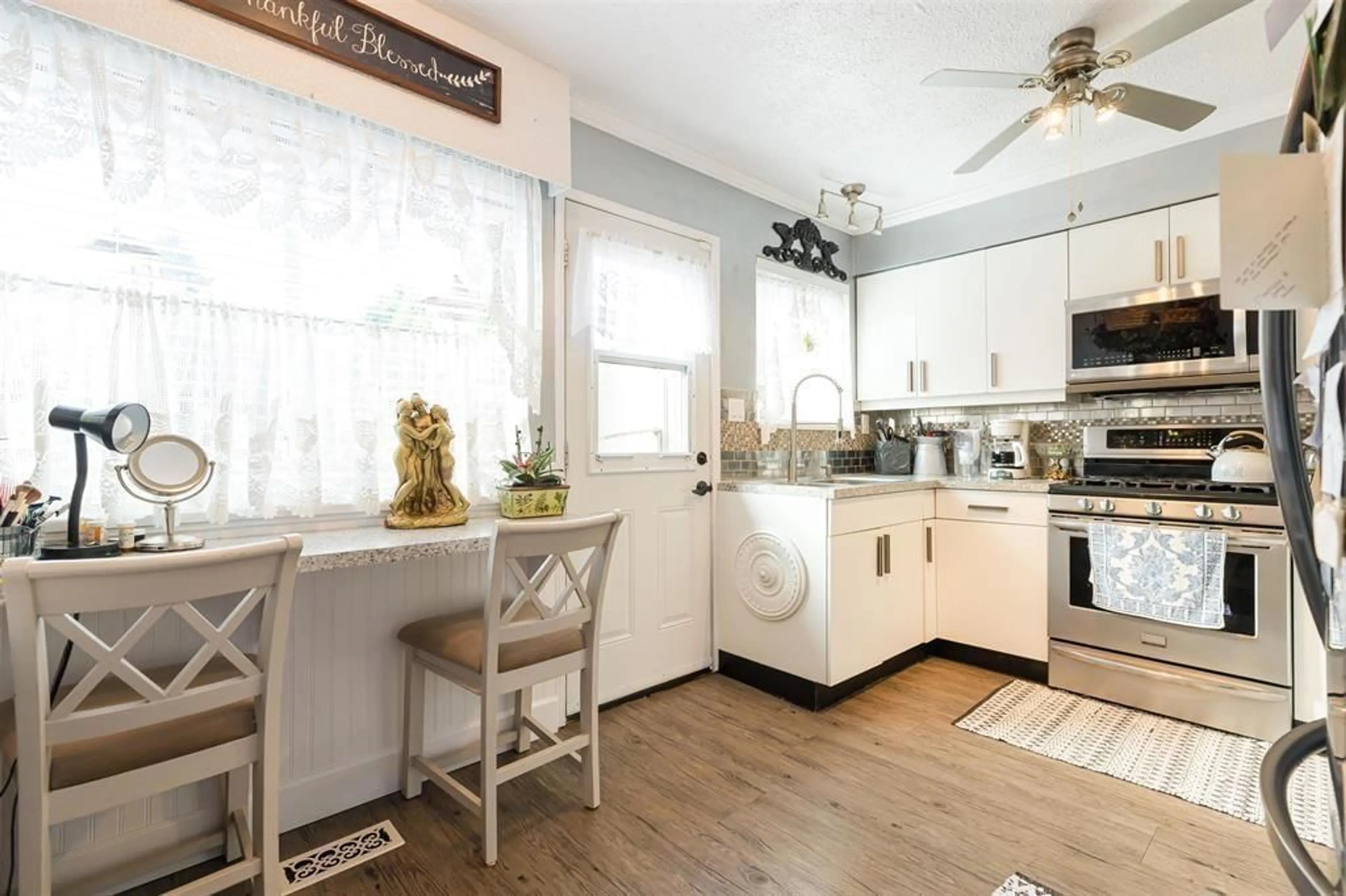 Open concept kitchen, wood/laminate floor for 11924 & - 11926 90A, Delta British Columbia V4C3J3