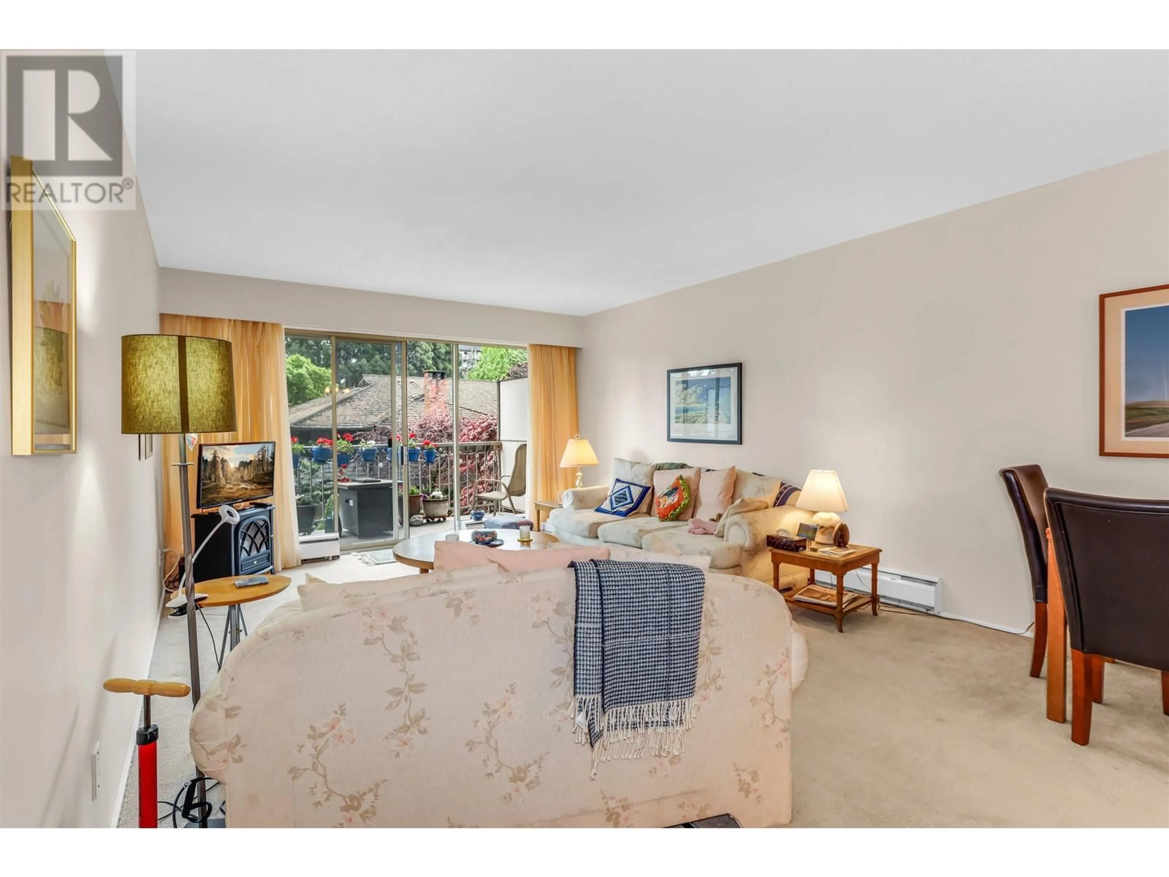 Living room with furniture, unknown for 1214 - 235 KEITH ROAD, West Vancouver British Columbia V7T1L5