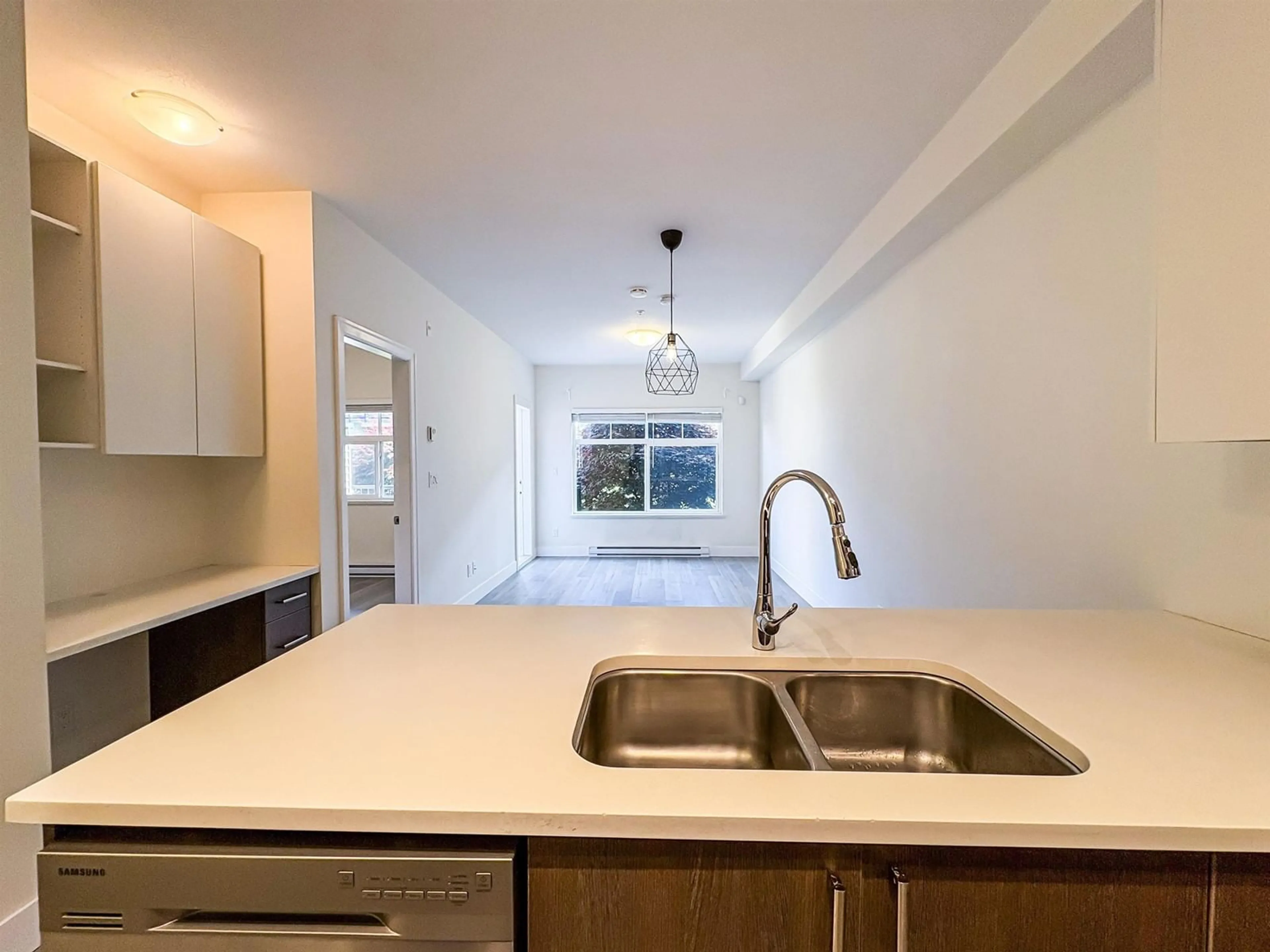 Standard kitchen, unknown for 213 - 6480 195A, Surrey British Columbia V4N6P1