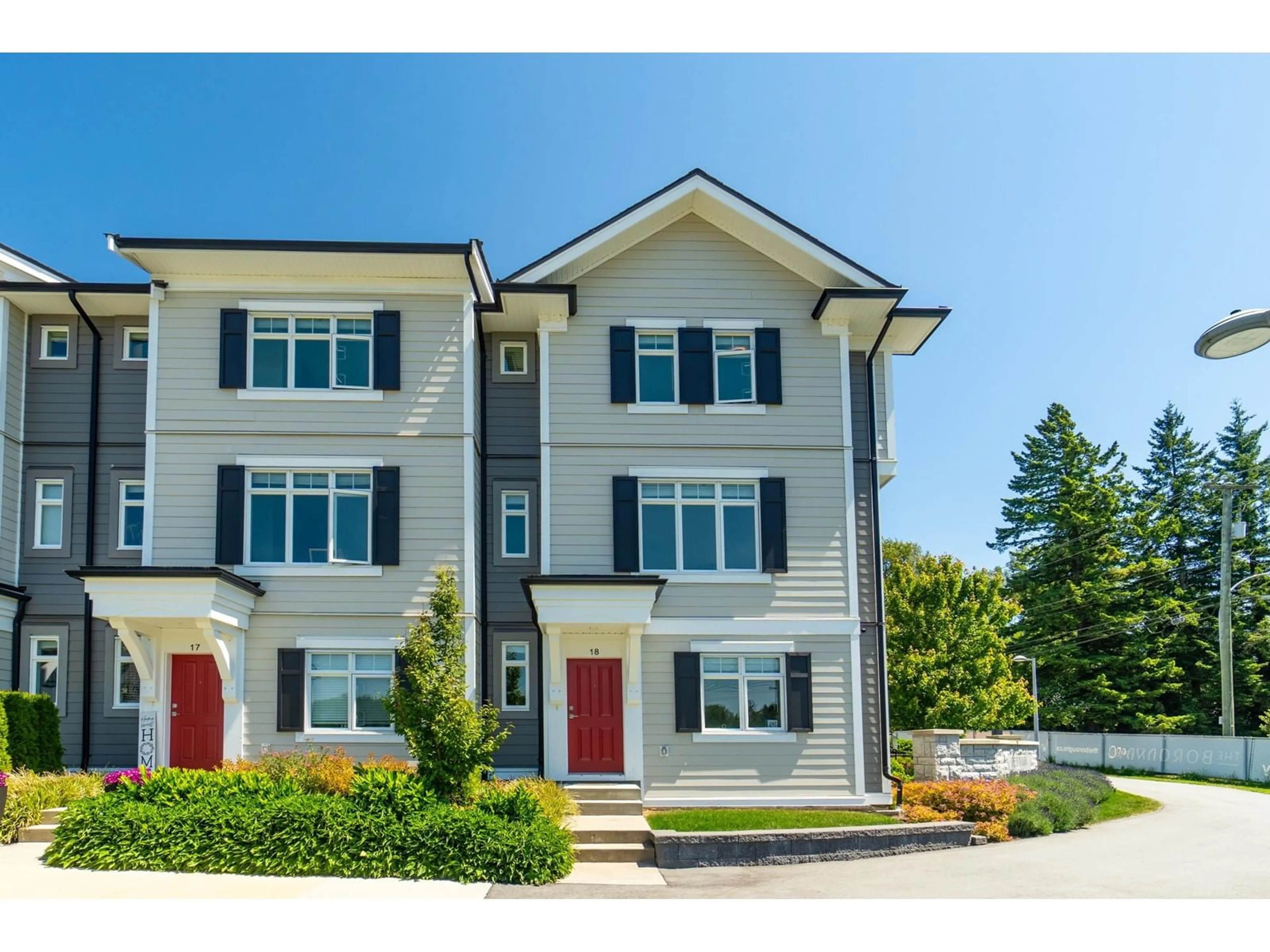 Home with vinyl exterior material, street for 18 - 2070 OAK MEADOWS, Surrey British Columbia V3Z1J1
