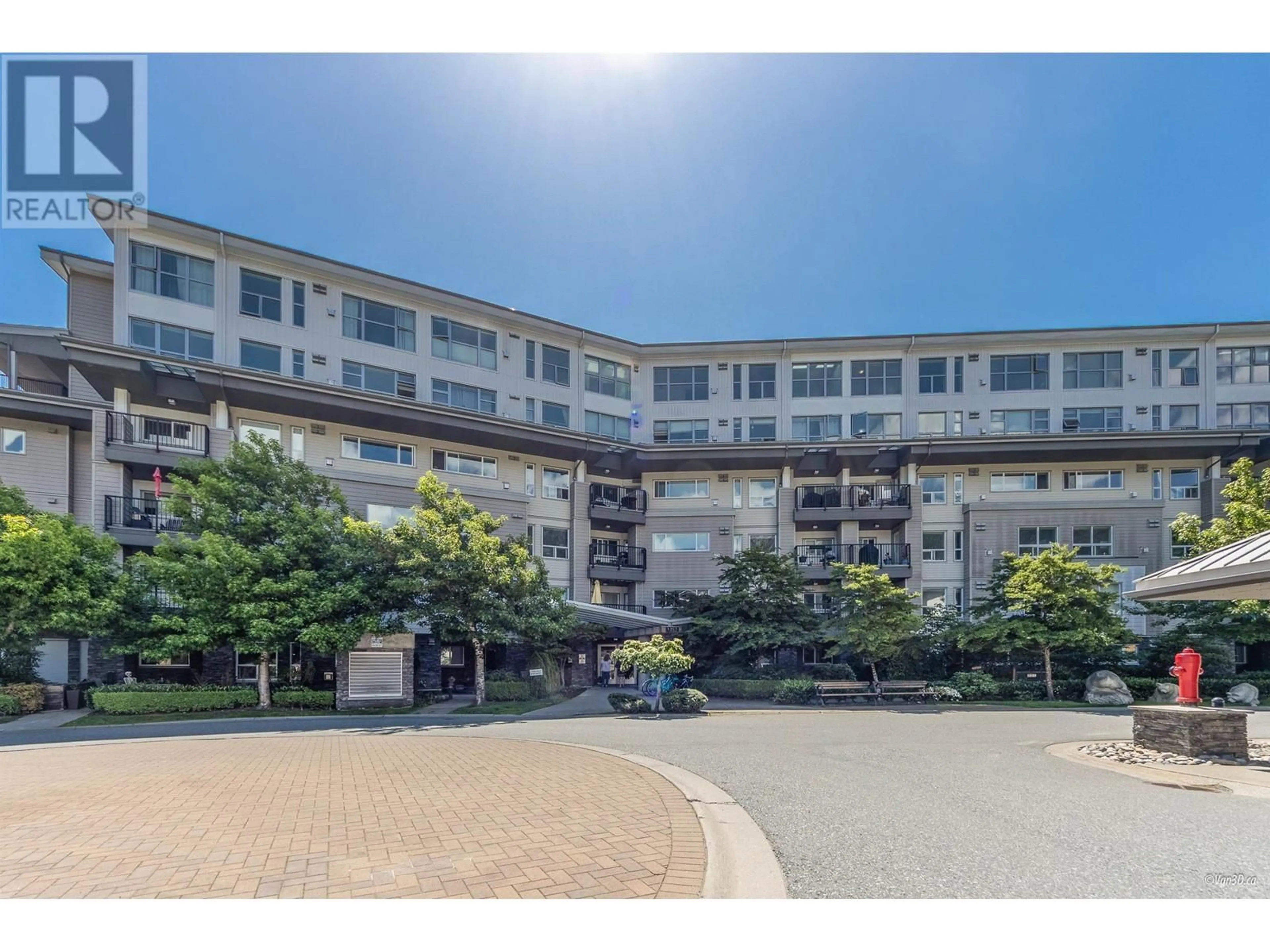 A pic from outside/outdoor area/front of a property/back of a property/a pic from drone, unknown for 507 - 1212 MAIN STREET, Squamish British Columbia V8B0S1