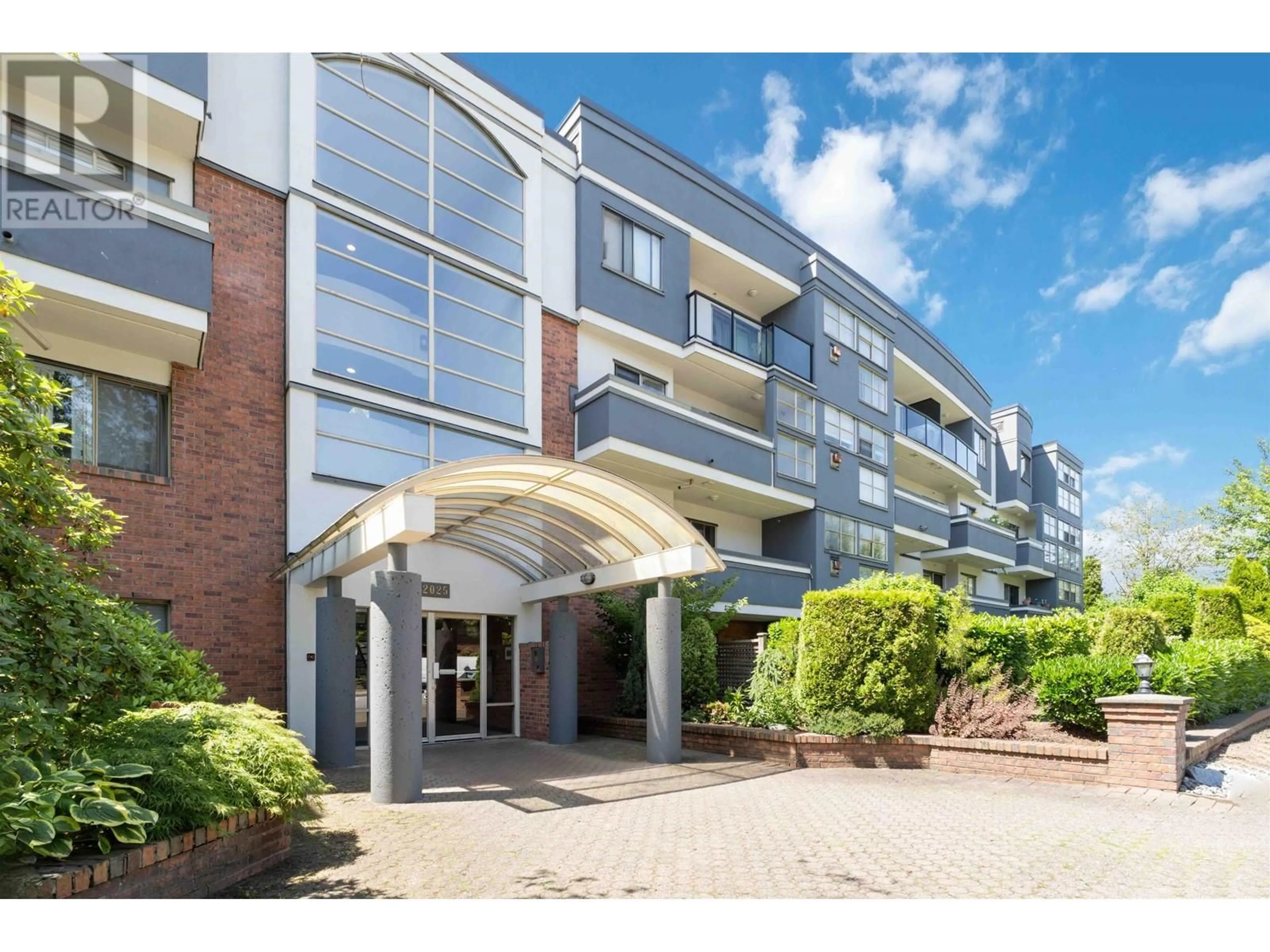 Indoor foyer for 402 - 12025 207A STREET, Maple Ridge British Columbia V2X0R3