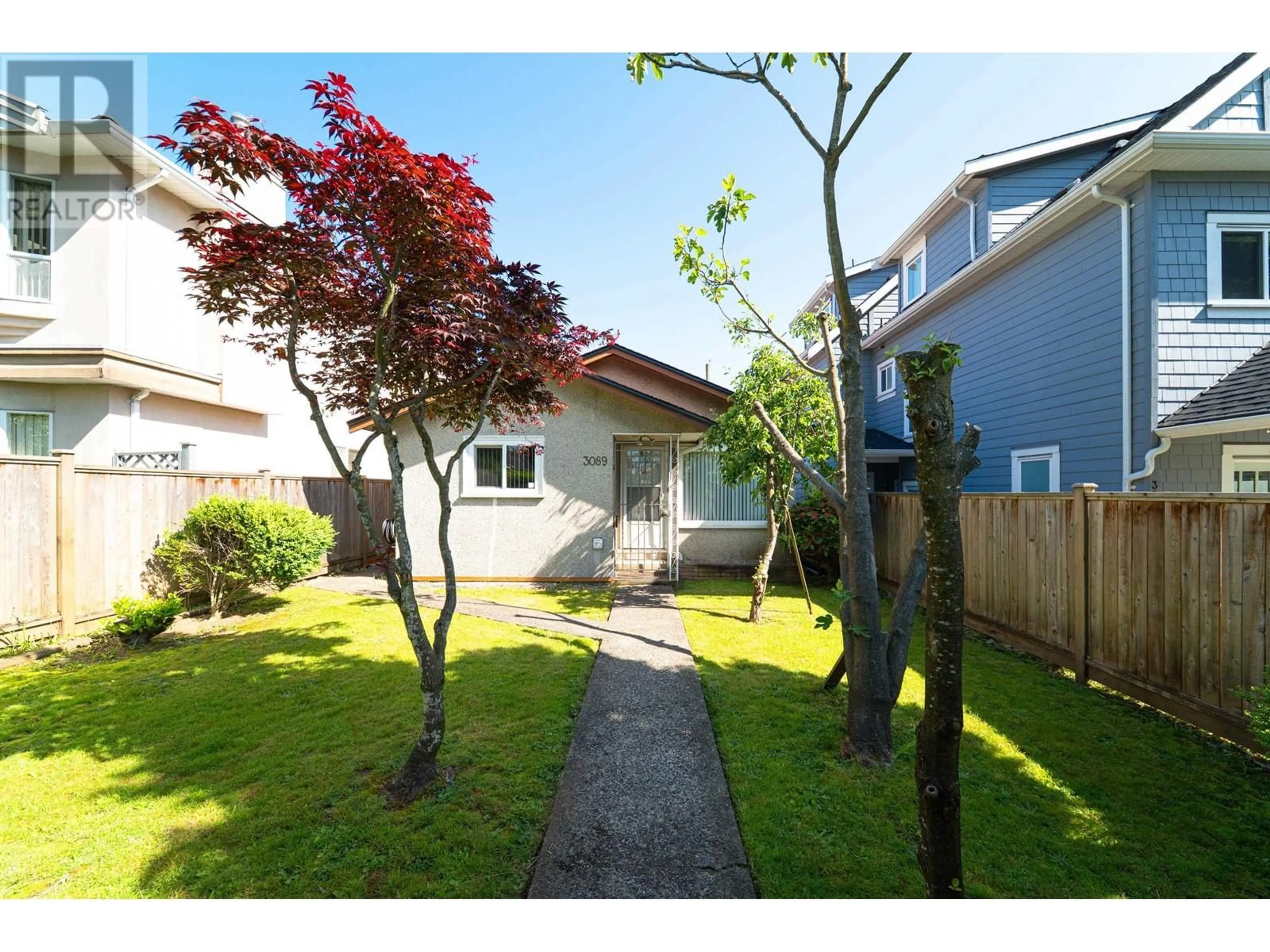 Patio, street for 3089 1ST AVENUE, Vancouver British Columbia V5M1B3