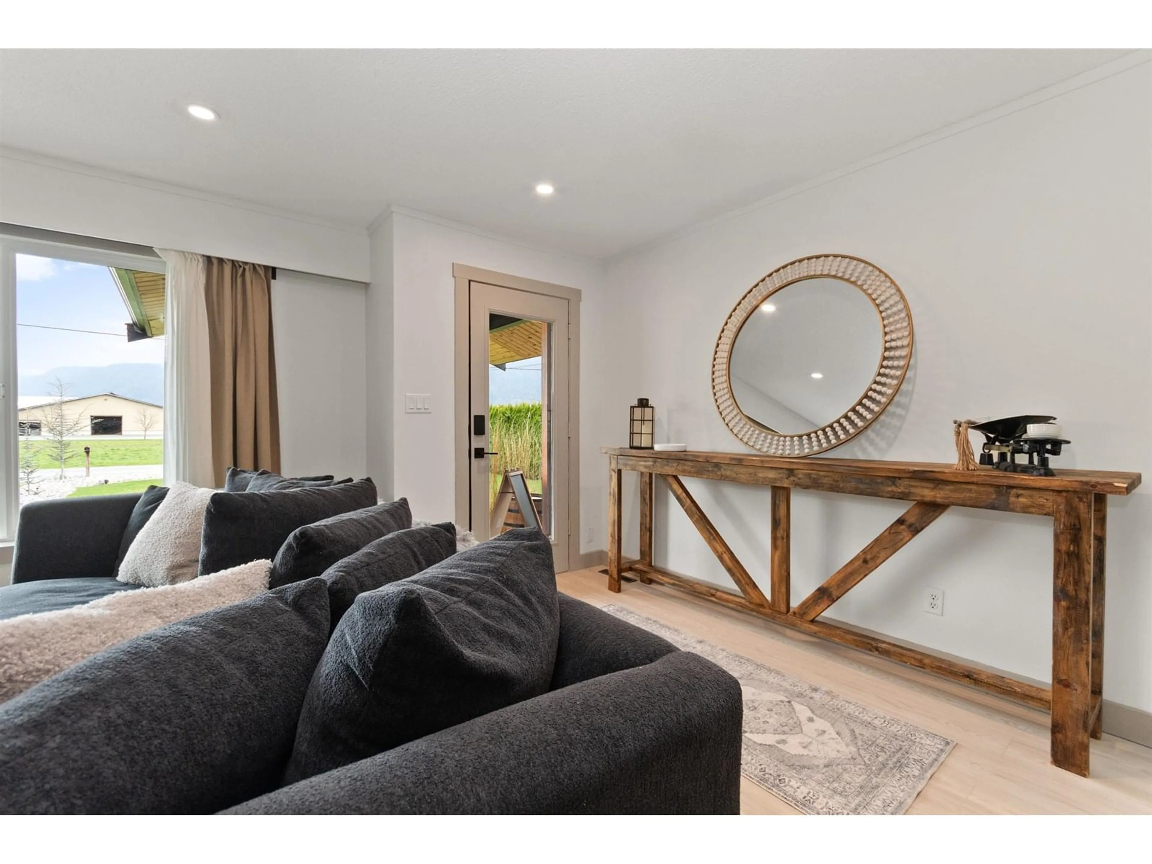 Living room with furniture, wood/laminate floor for 10451 MCGRATH ROAD, Rosedale British Columbia V0X1X2
