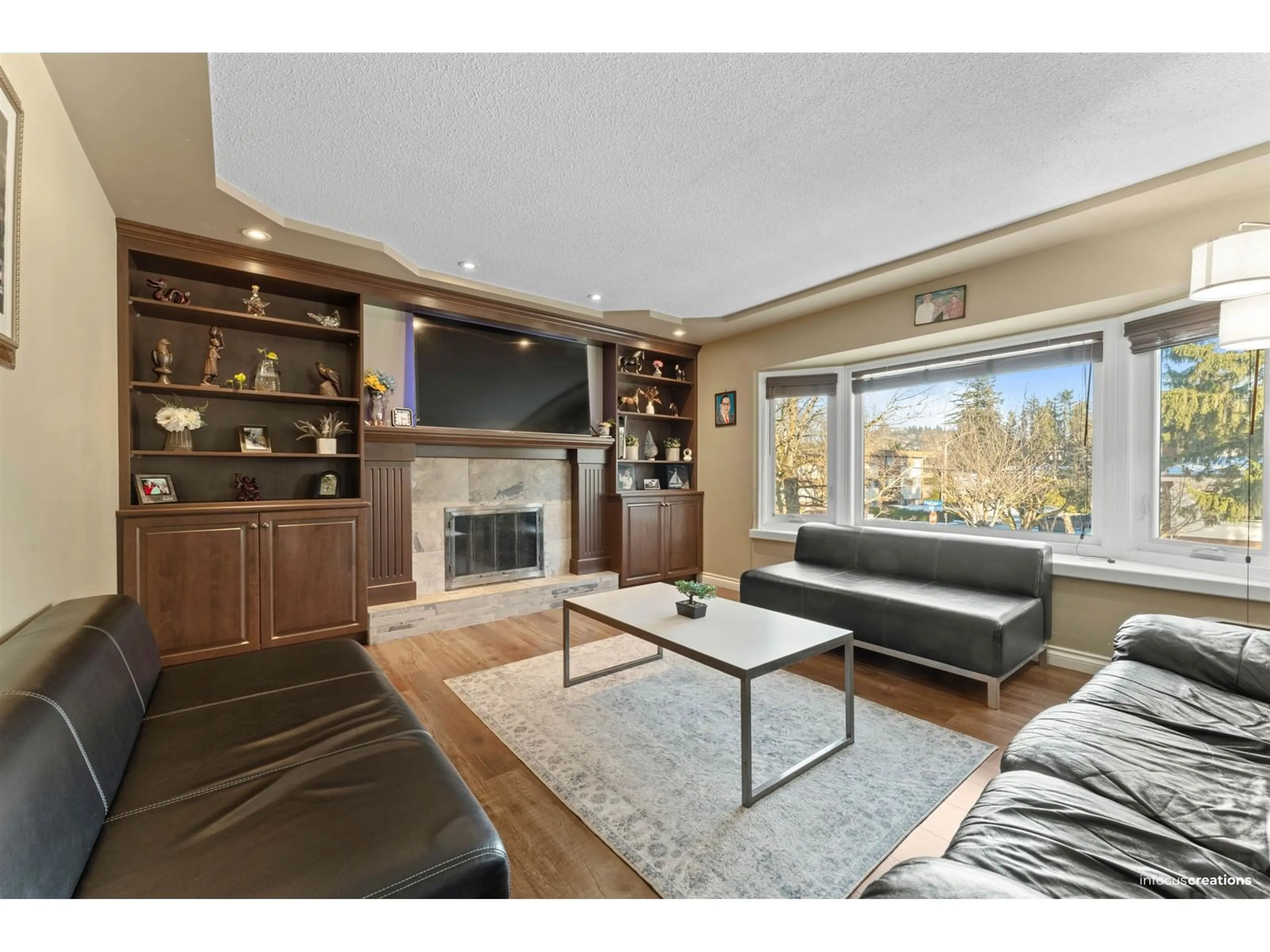 Living room with furniture, unknown for 2091 PAULSON, Abbotsford British Columbia V2S1M6