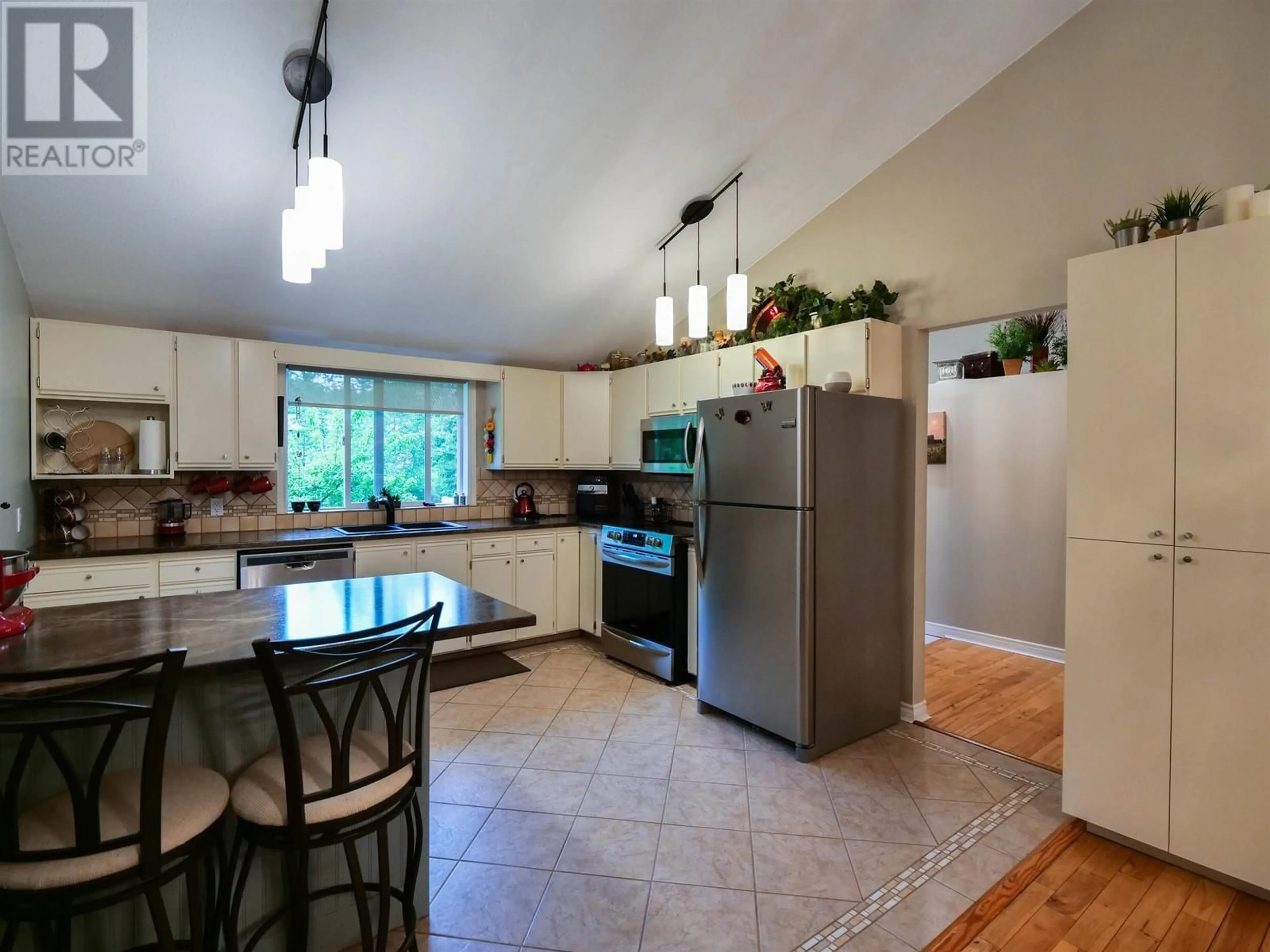 Open concept kitchen, ceramic/tile floor for 1548 PATCHETT ROAD, Quesnel British Columbia V2J7A6