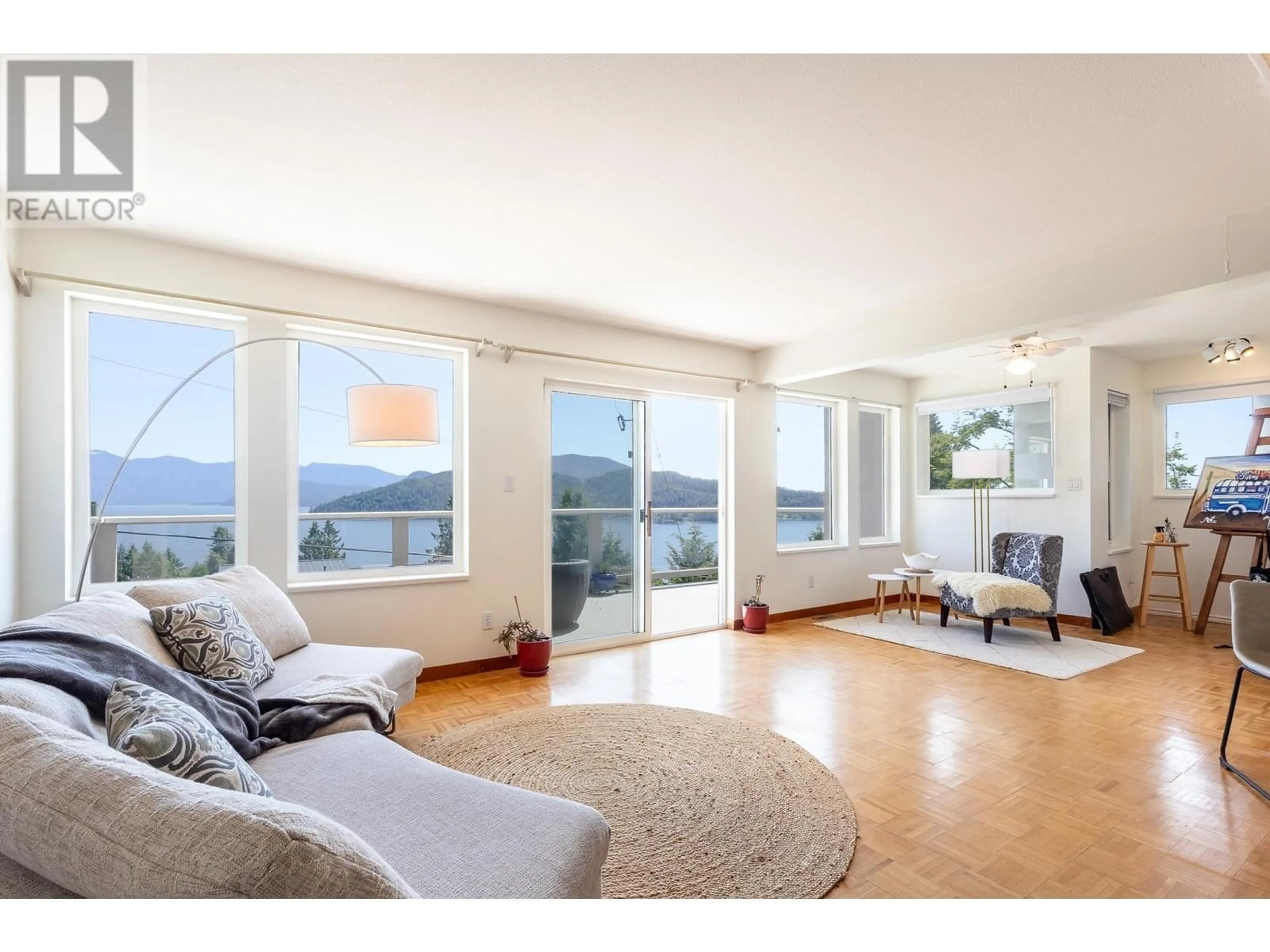Living room with furniture, unknown for 511 CENTRAL AVENUE, Gibsons British Columbia V0N1V1