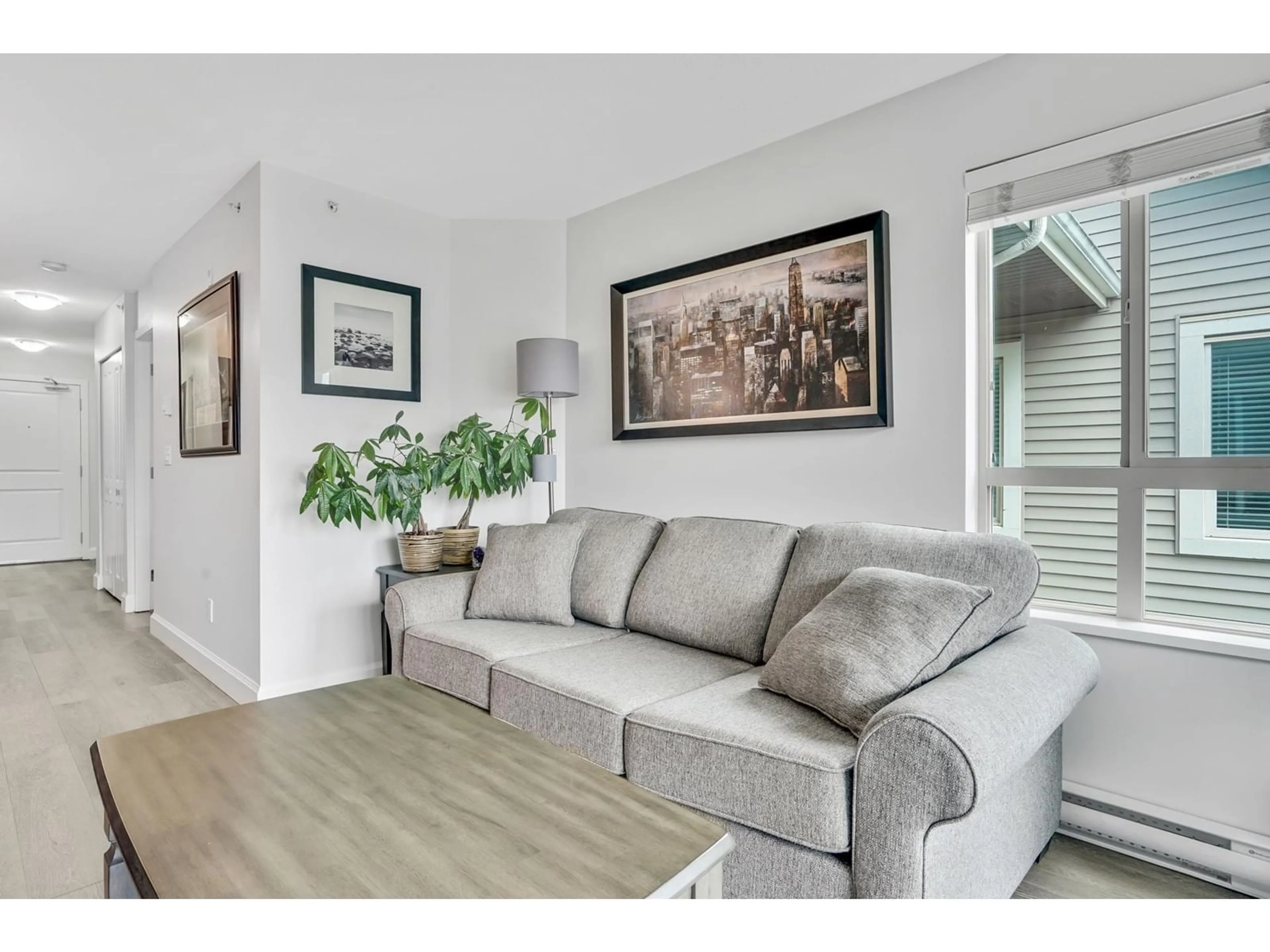 Living room with furniture, wood/laminate floor for 424 - 21009 56, Langley British Columbia V3A0C9