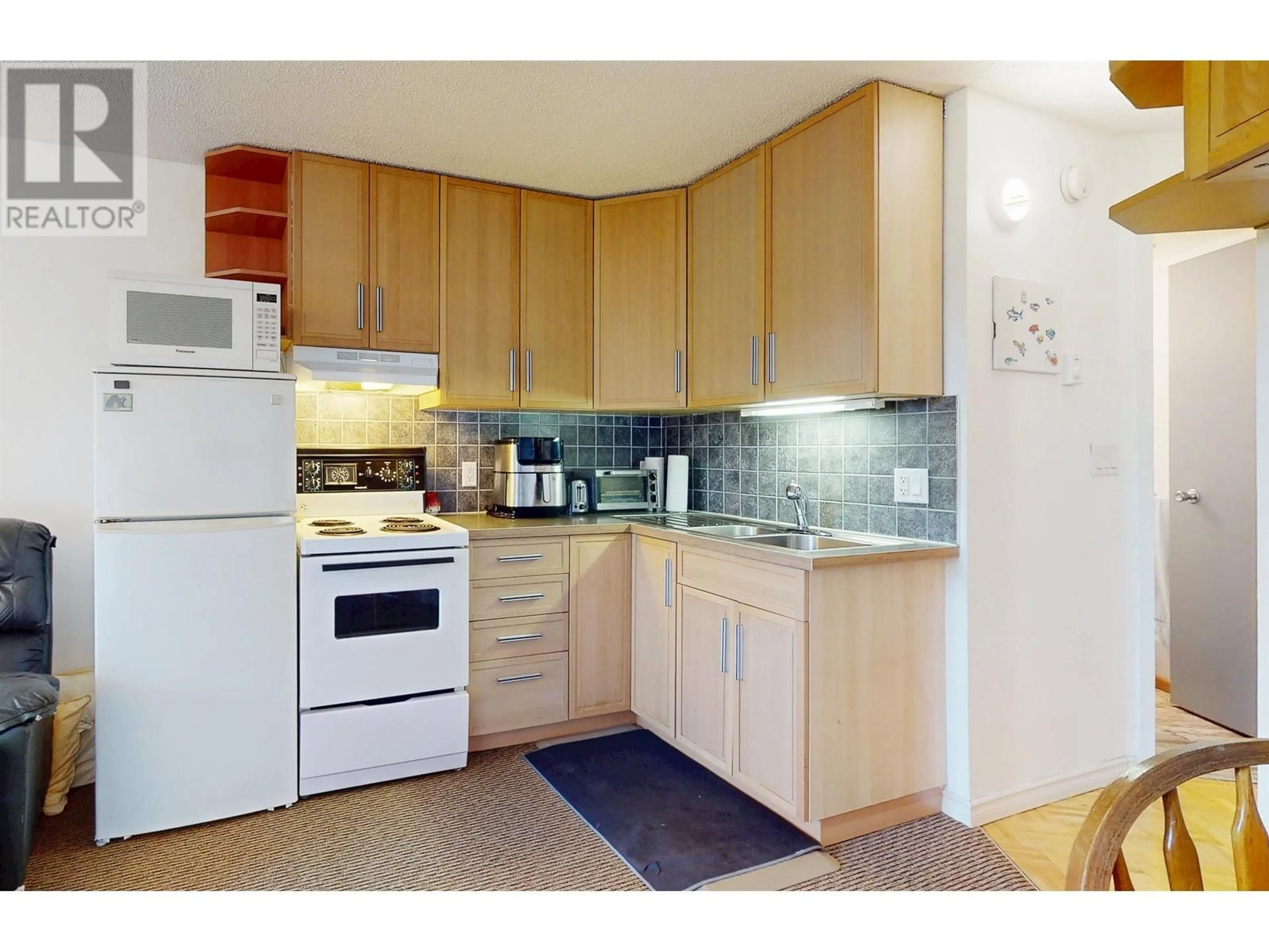Standard kitchen, unknown for 211 - 2109 WHISTLER ROAD, Whistler British Columbia V8E0A6
