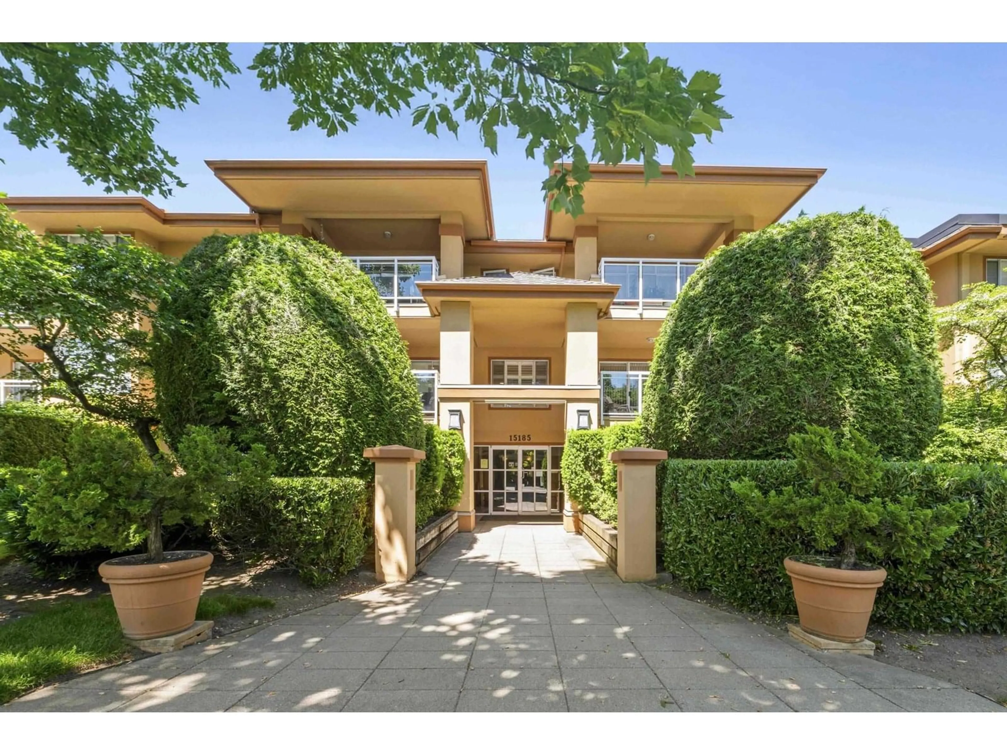 Indoor foyer for 208 - 15185 22, Surrey British Columbia V4A9T4