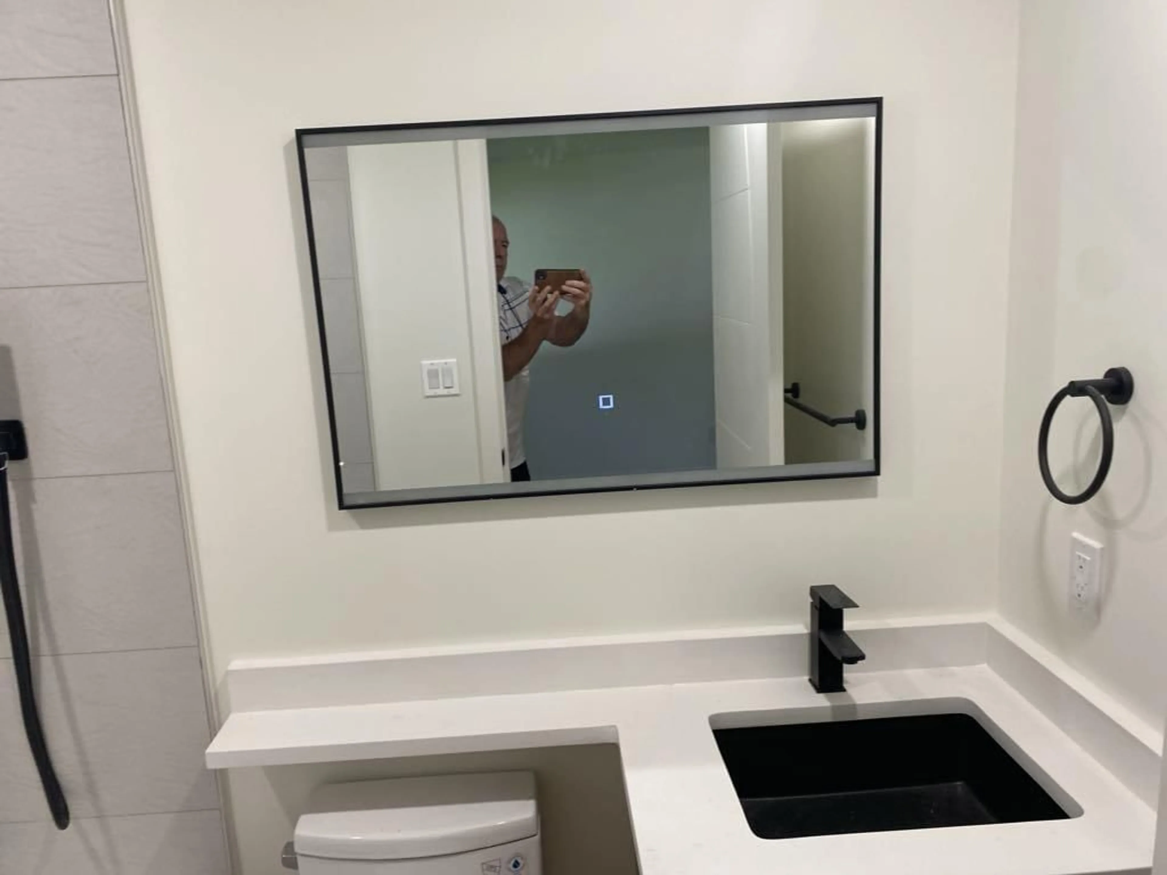 Standard bathroom, unknown for 81 - 8220 KING GEORGE, Surrey British Columbia V3W6E1