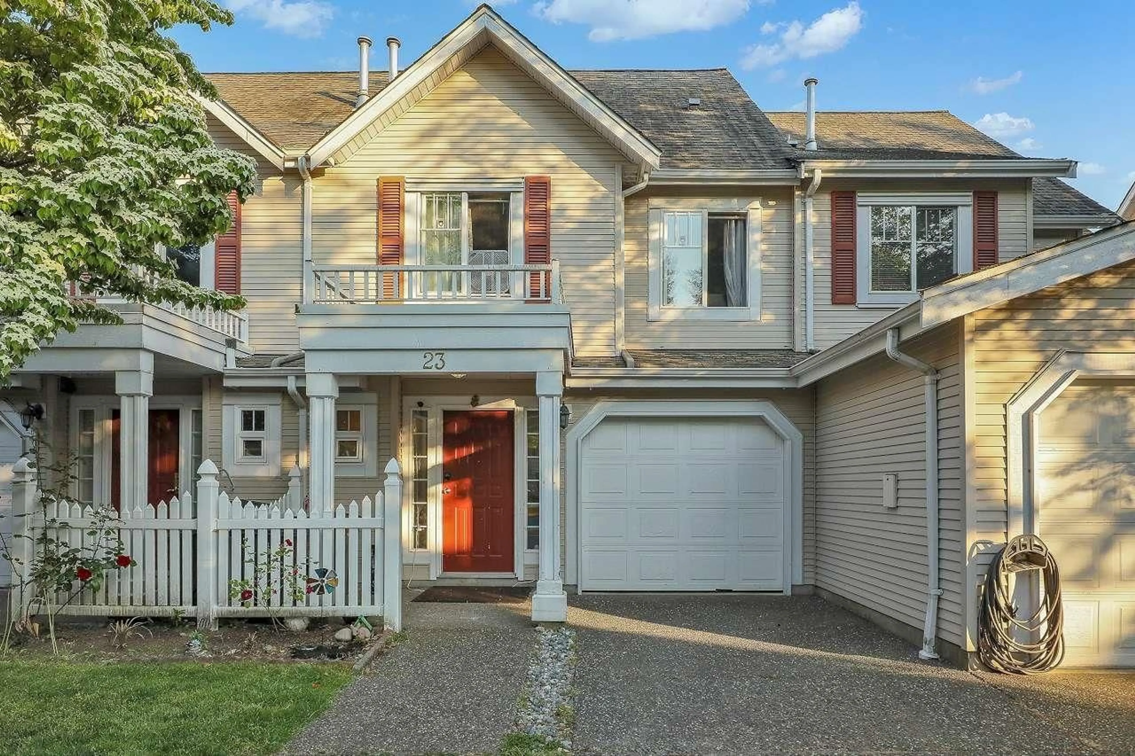 Home with vinyl exterior material, street for 23 - 13499 92, Surrey British Columbia V3V8B7