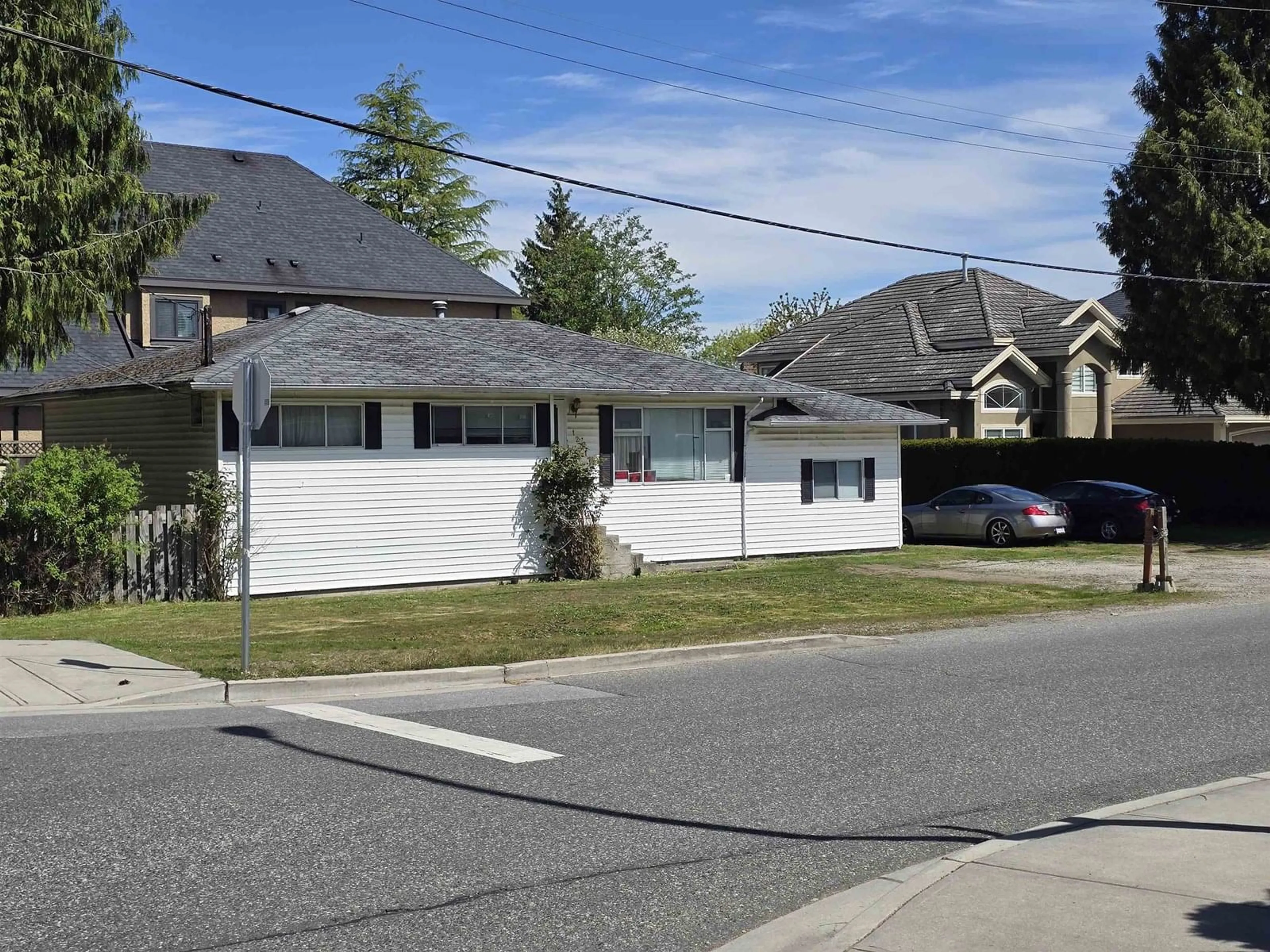 Unknown for 12411 78, Surrey British Columbia V3W2X5