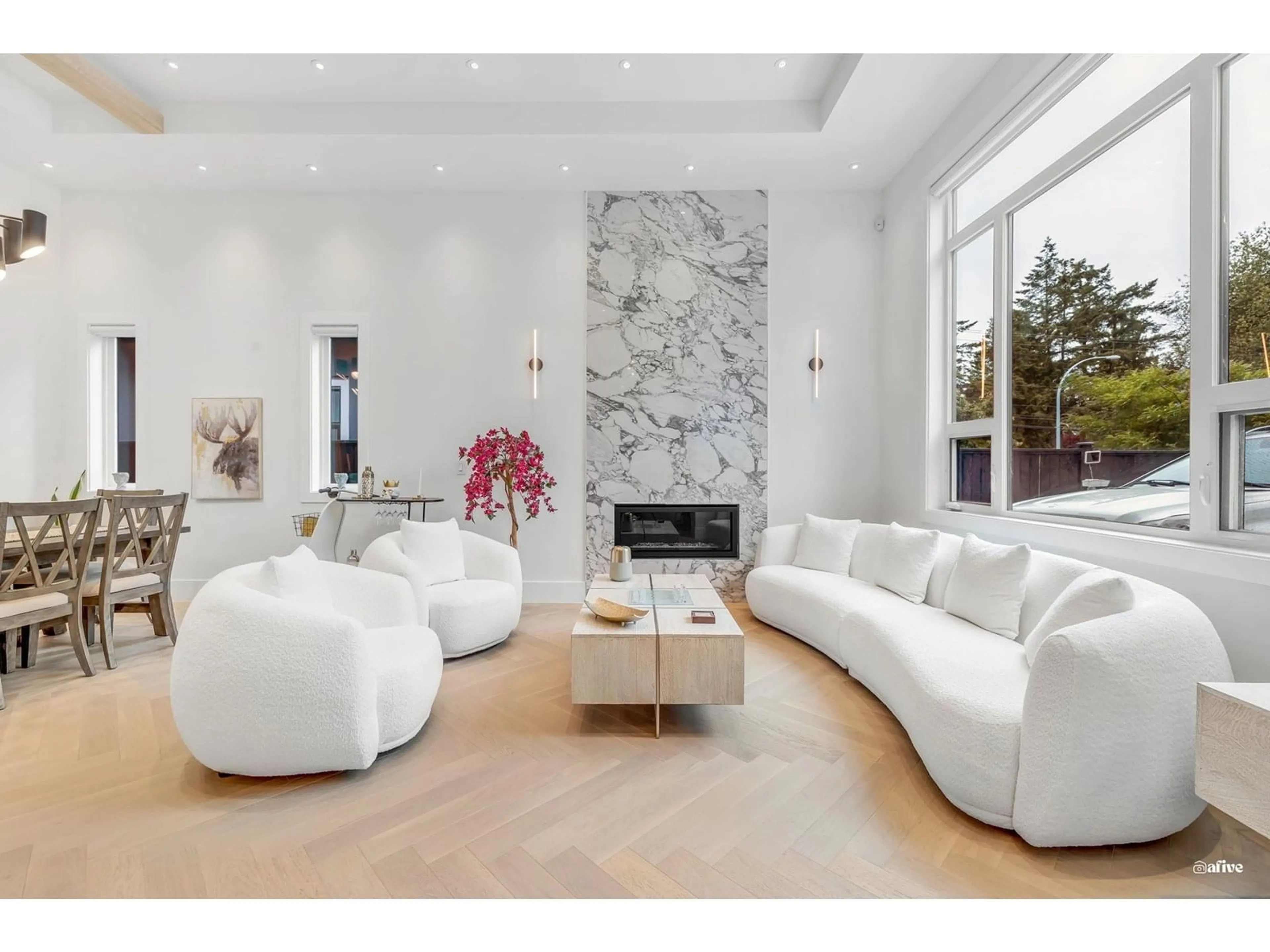 Living room with furniture, unknown for 14022 20A, Surrey British Columbia V4A9S3