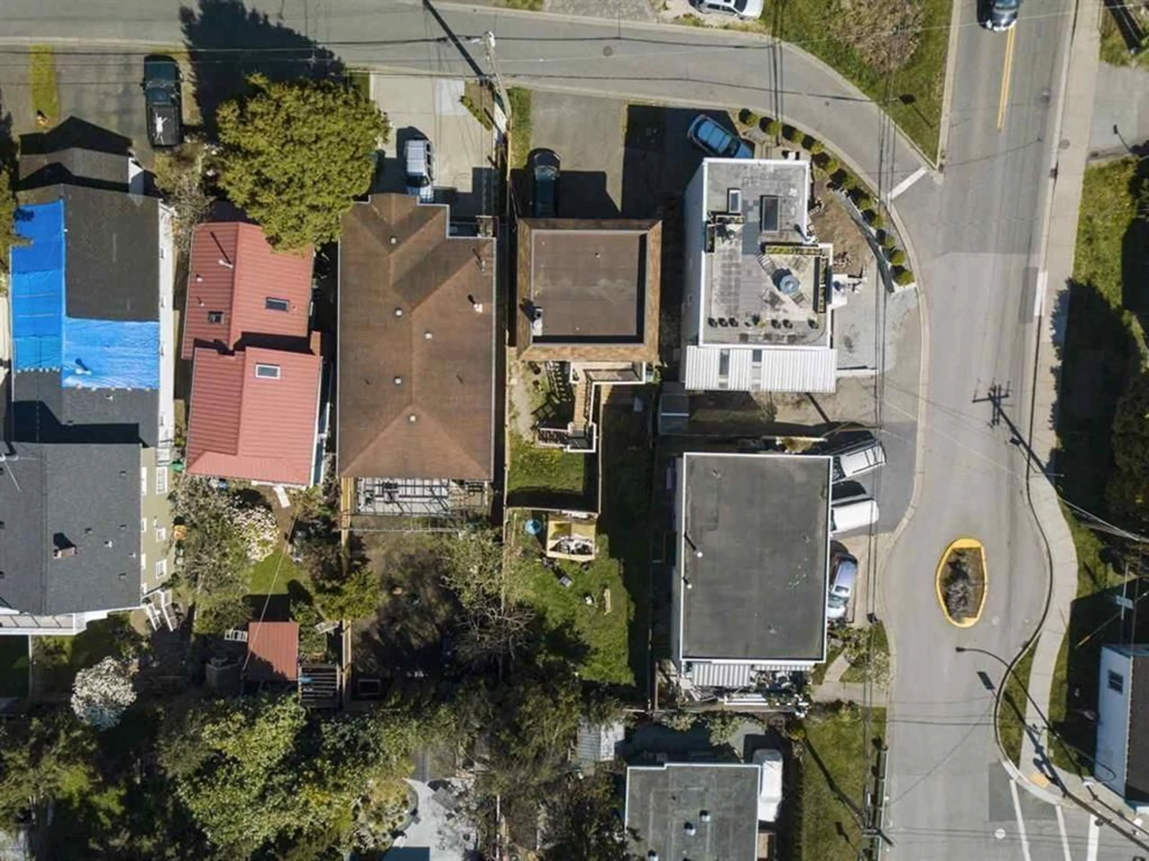 A pic from outside/outdoor area/front of a property/back of a property/a pic from drone, street for 14788 GORDON, White Rock British Columbia V4B2A7