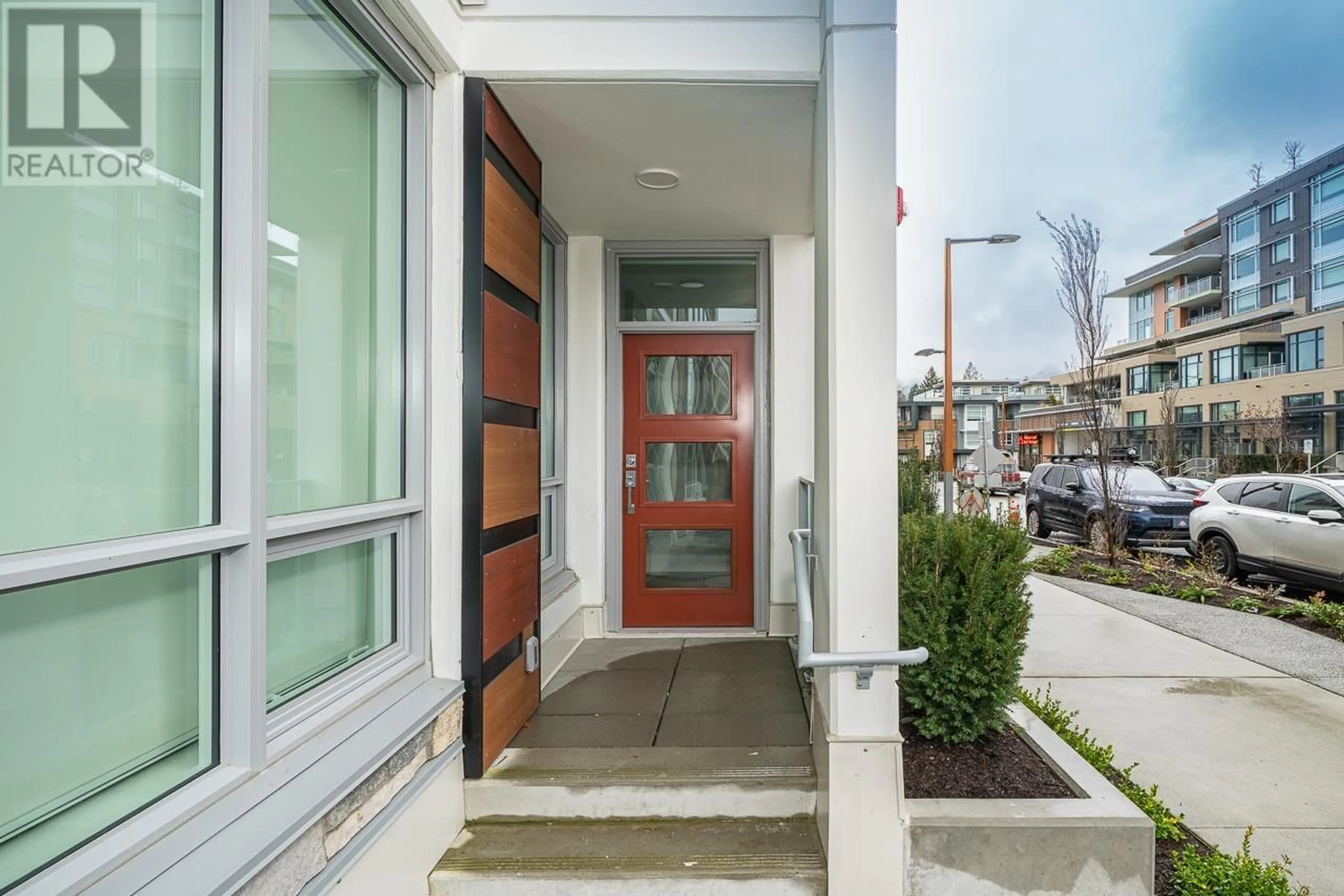 Indoor entryway for 2025 CURLING ROAD, North Vancouver British Columbia V7P0E1