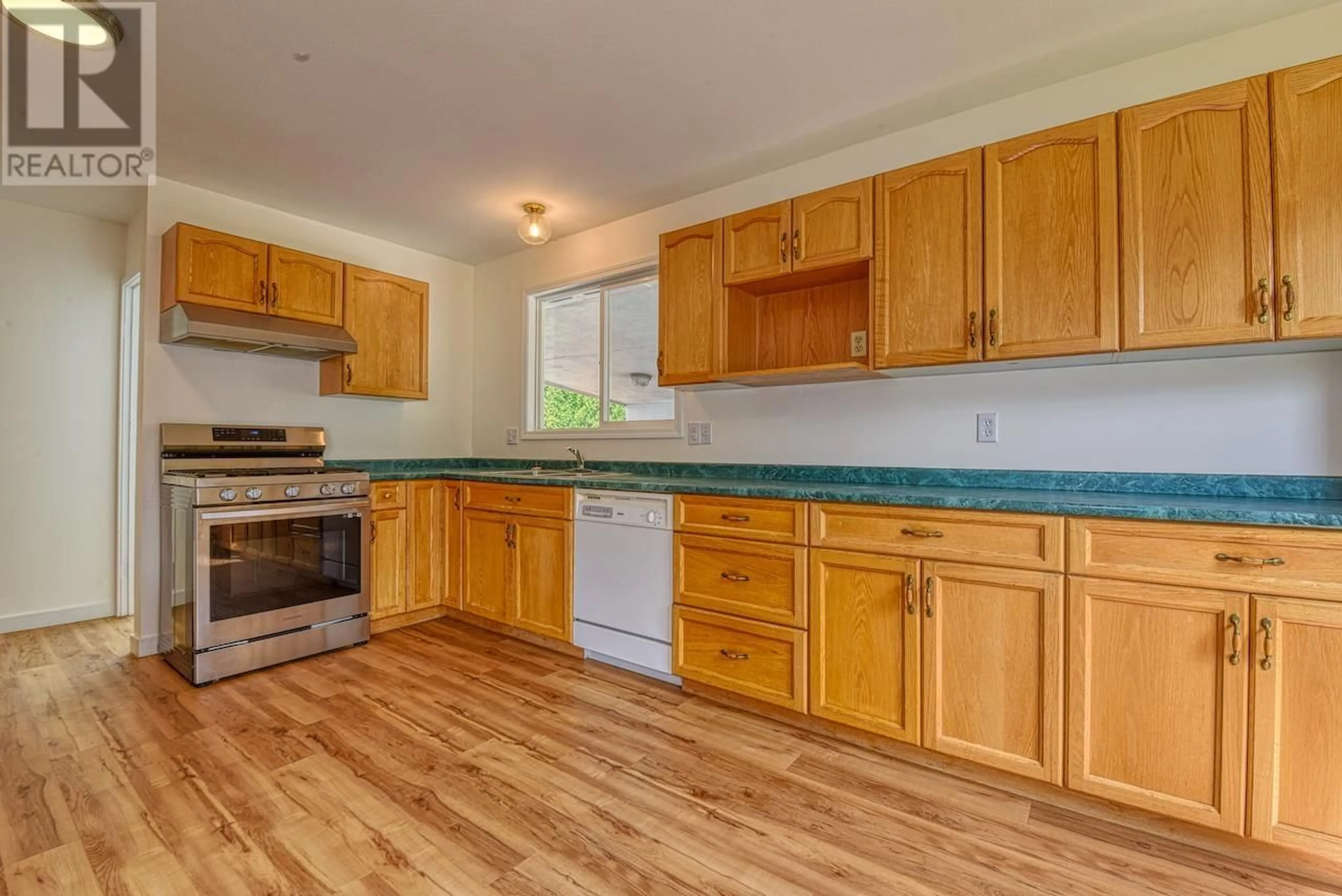 Standard kitchen, wood/laminate floor for 355 SMITH STREET, Williams Lake British Columbia V2G4A2