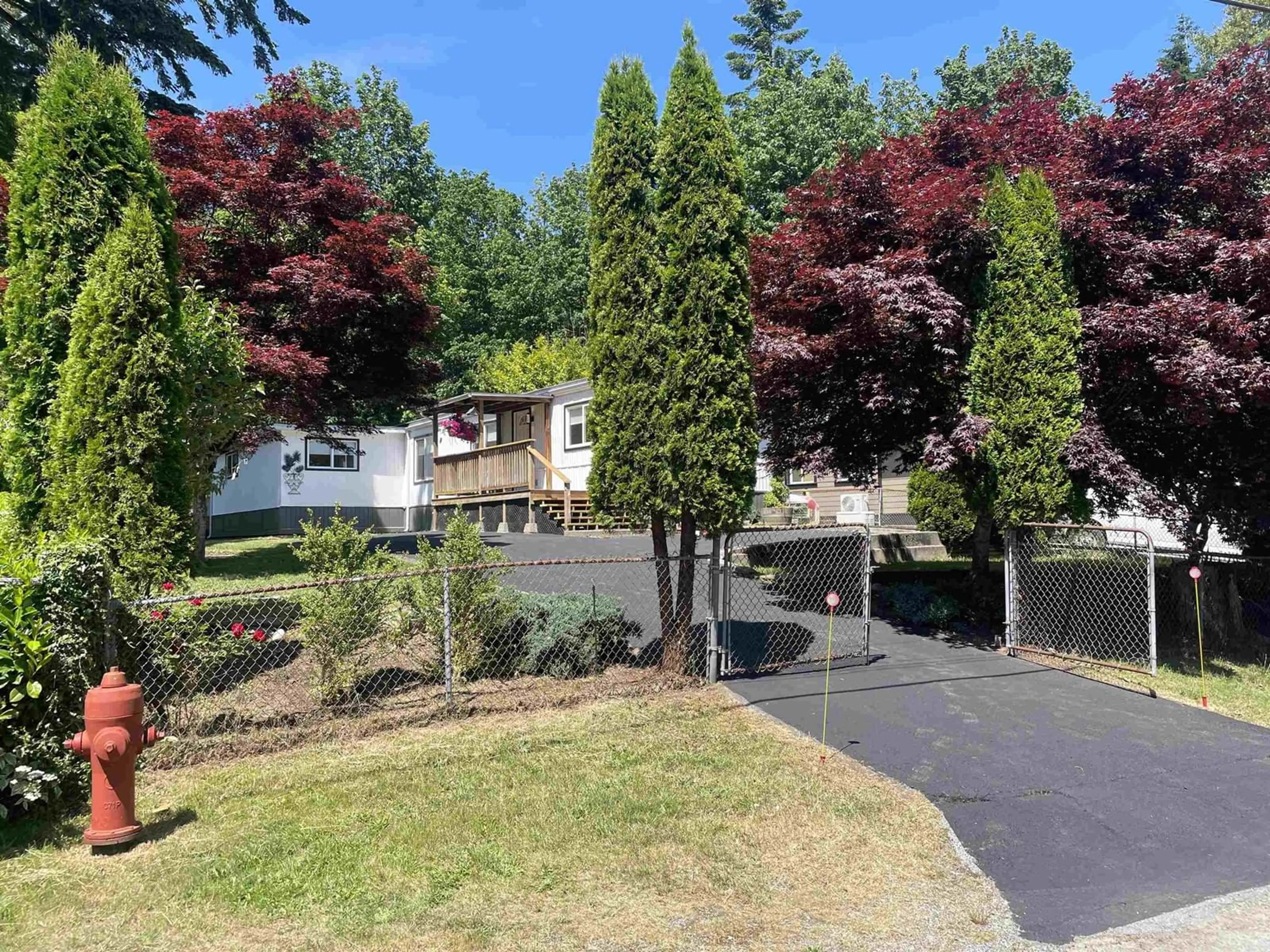 A pic from outside/outdoor area/front of a property/back of a property/a pic from drone, street for 43825 RYALL, Mission British Columbia V0M1N0