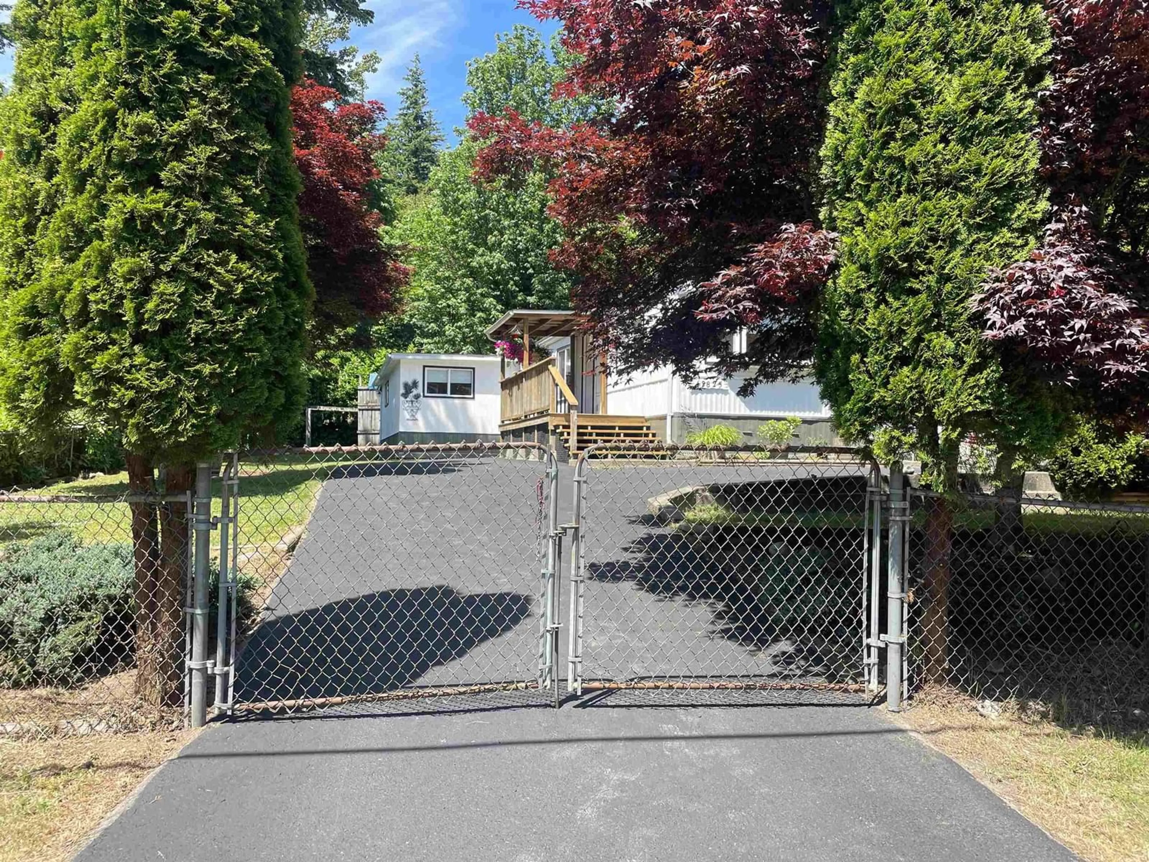A pic from outside/outdoor area/front of a property/back of a property/a pic from drone, street for 43825 RYALL, Mission British Columbia V0M1N0