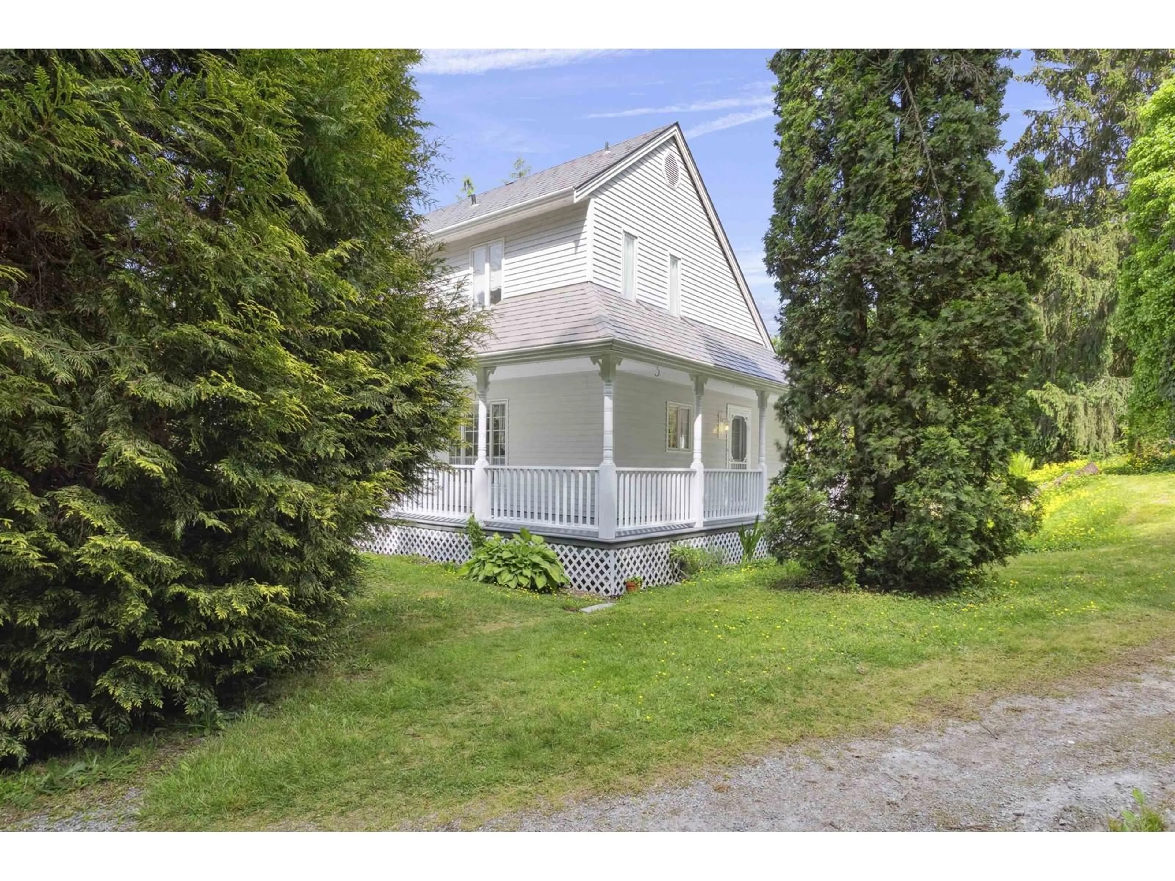 A pic from outside/outdoor area/front of a property/back of a property/a pic from drone, street for 9526 SLATER, Mission British Columbia V4S1G8