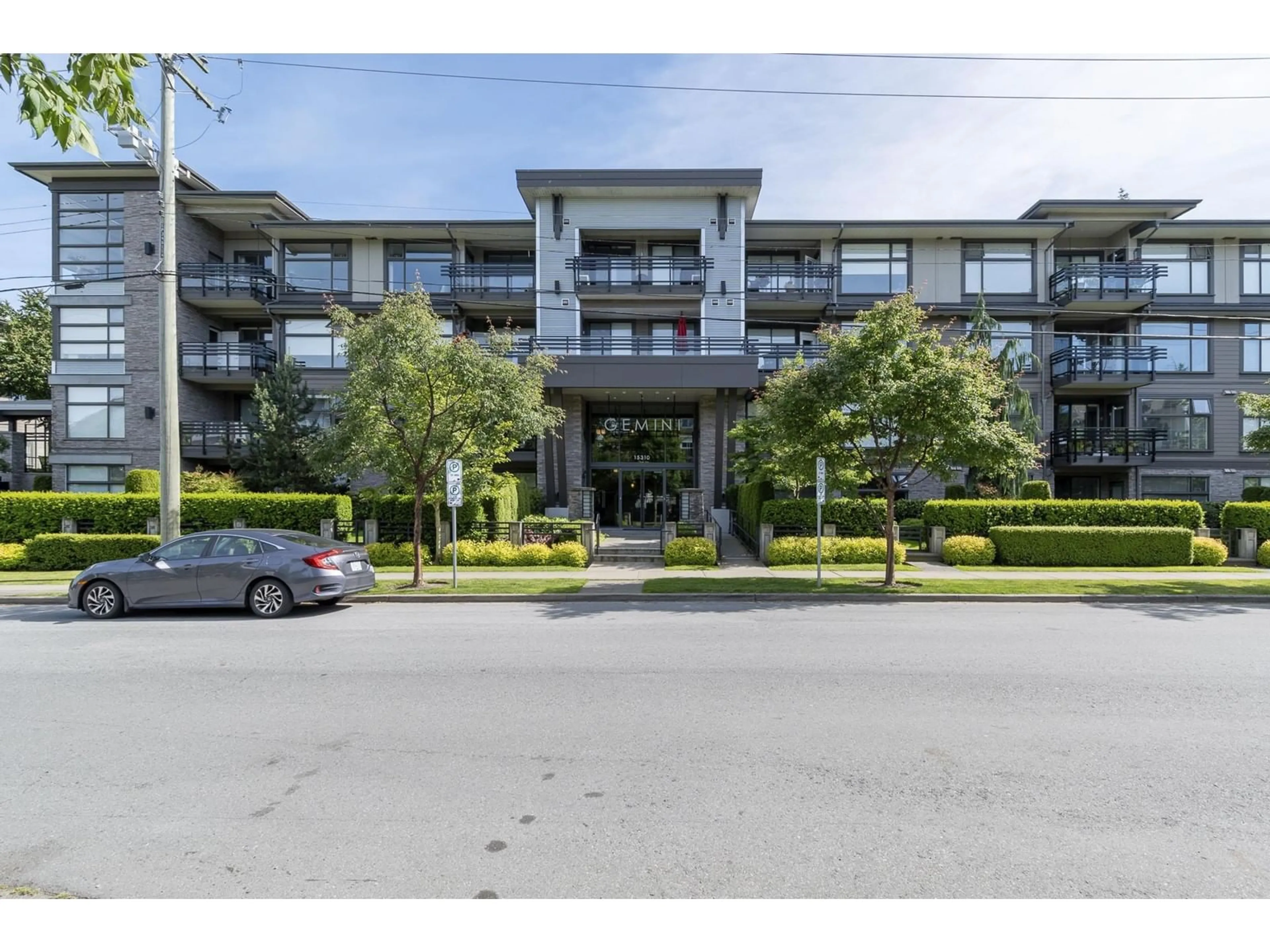 Indoor foyer for 106 - 15310 17A, Surrey British Columbia V4A1V3
