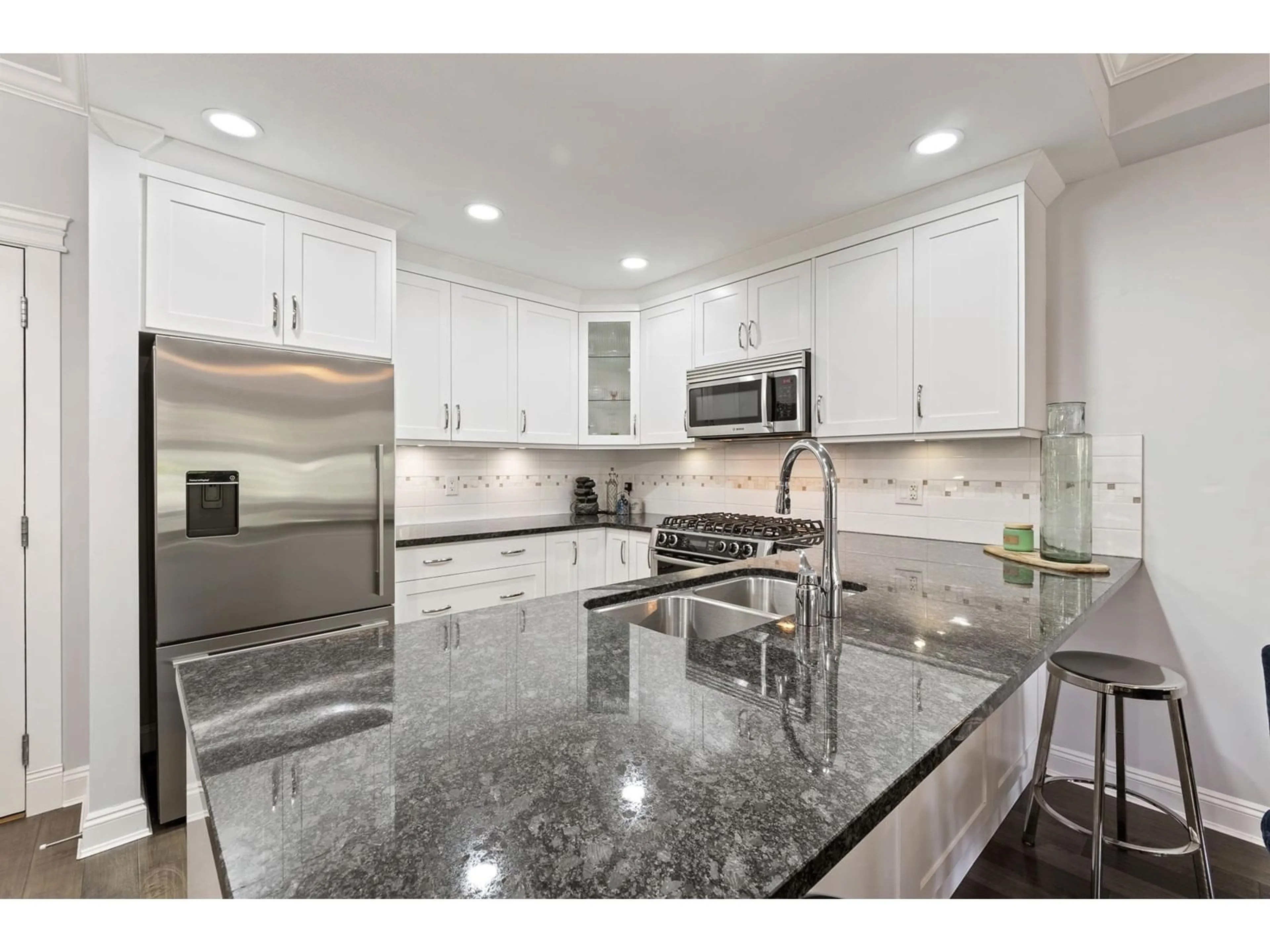 Contemporary kitchen, ceramic/tile floor for 106 - 15310 17A, Surrey British Columbia V4A1V3