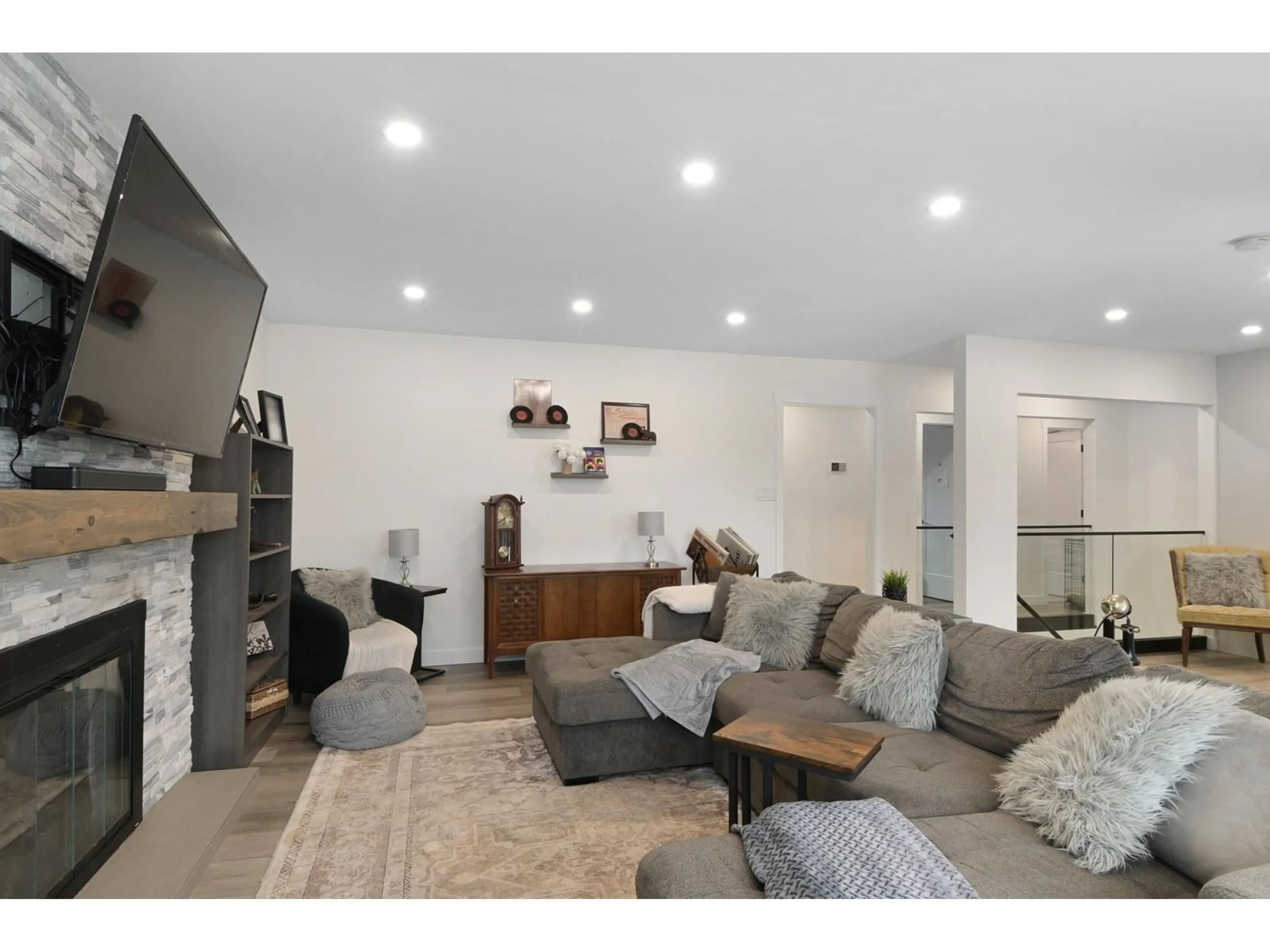 Living room with furniture, unknown for 11852 85A, Delta British Columbia V4C2V6
