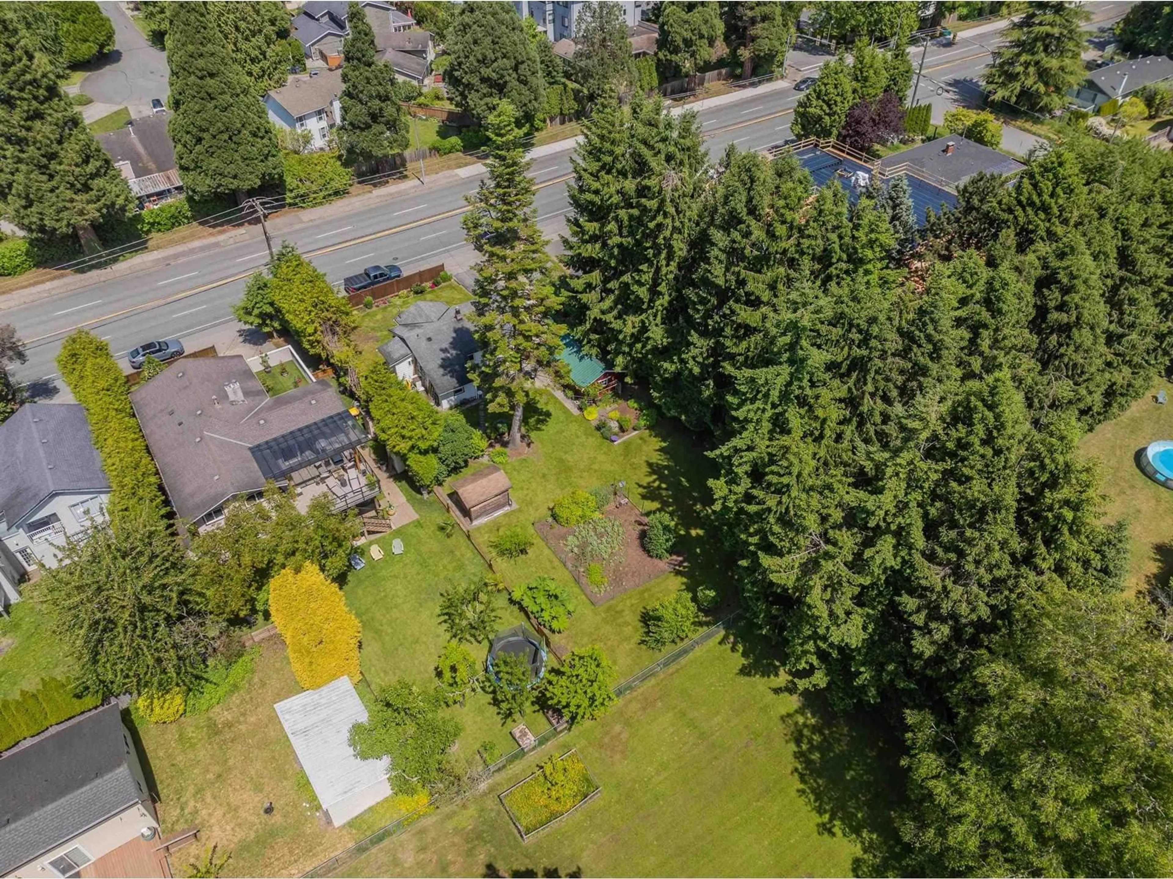 A pic from outside/outdoor area/front of a property/back of a property/a pic from drone, street for 14182 NORTH BLUFF, White Rock British Columbia V4B3C4